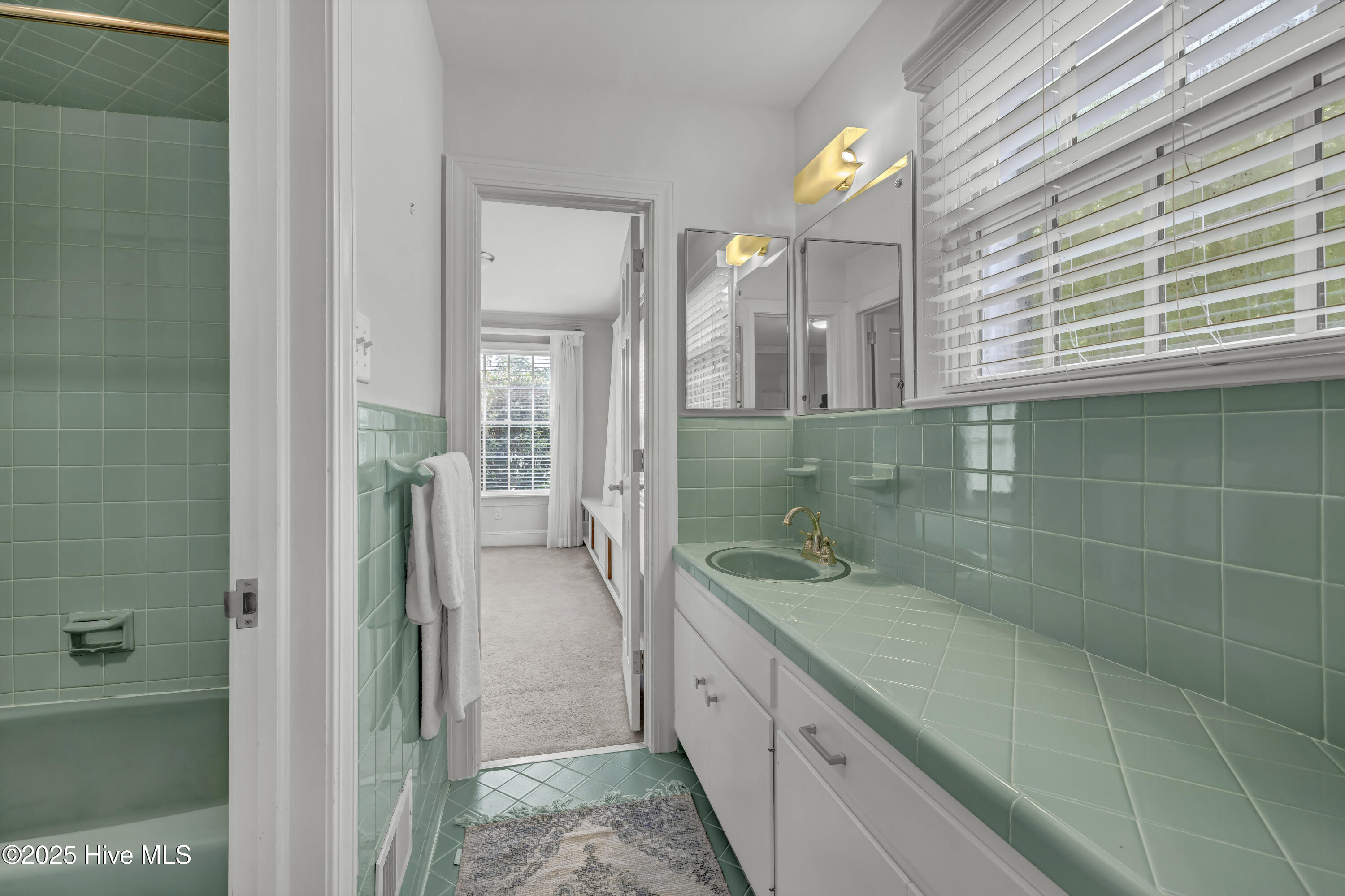 100519719 | Photo 24