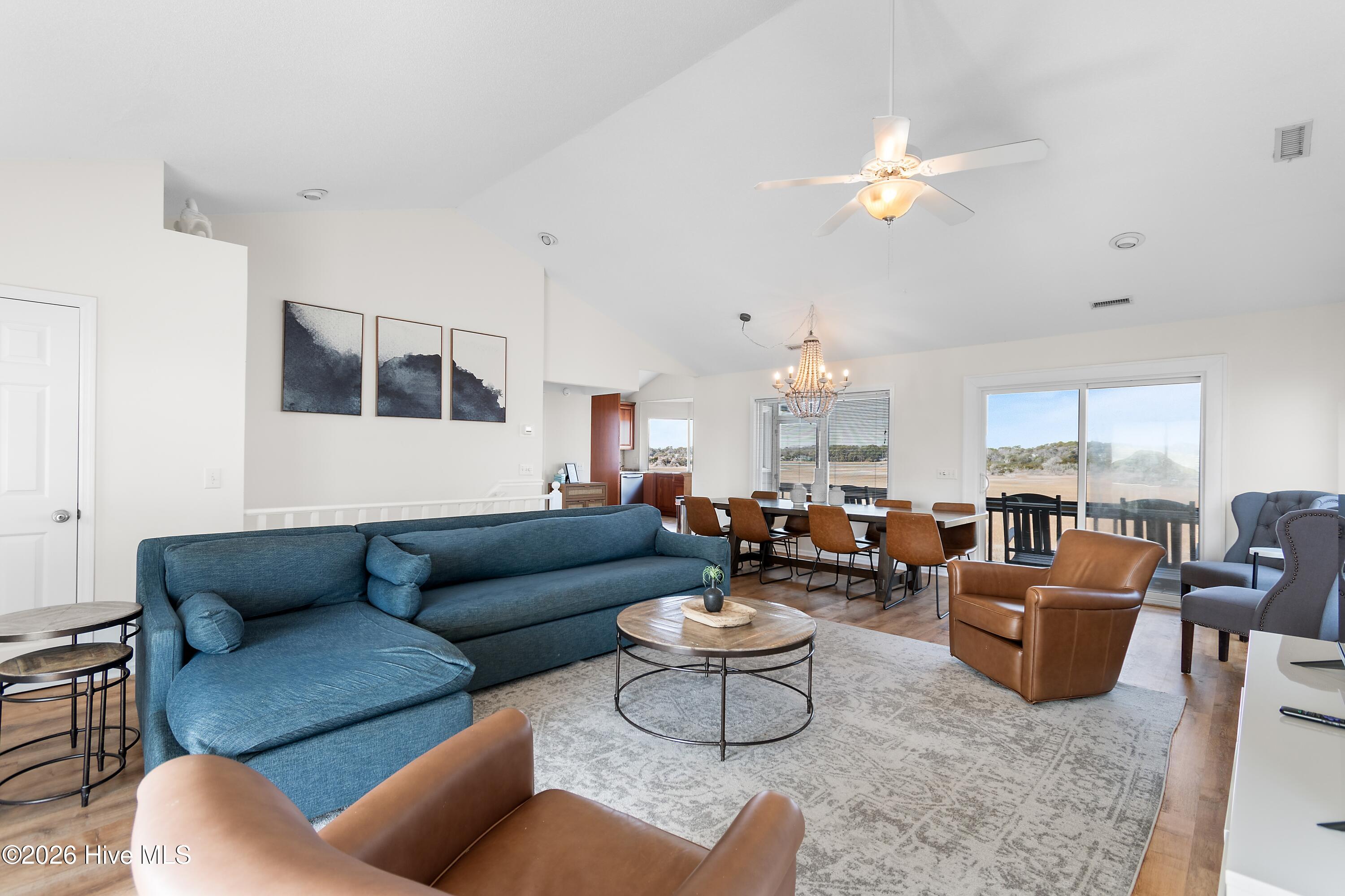 100550931 | Photo 15