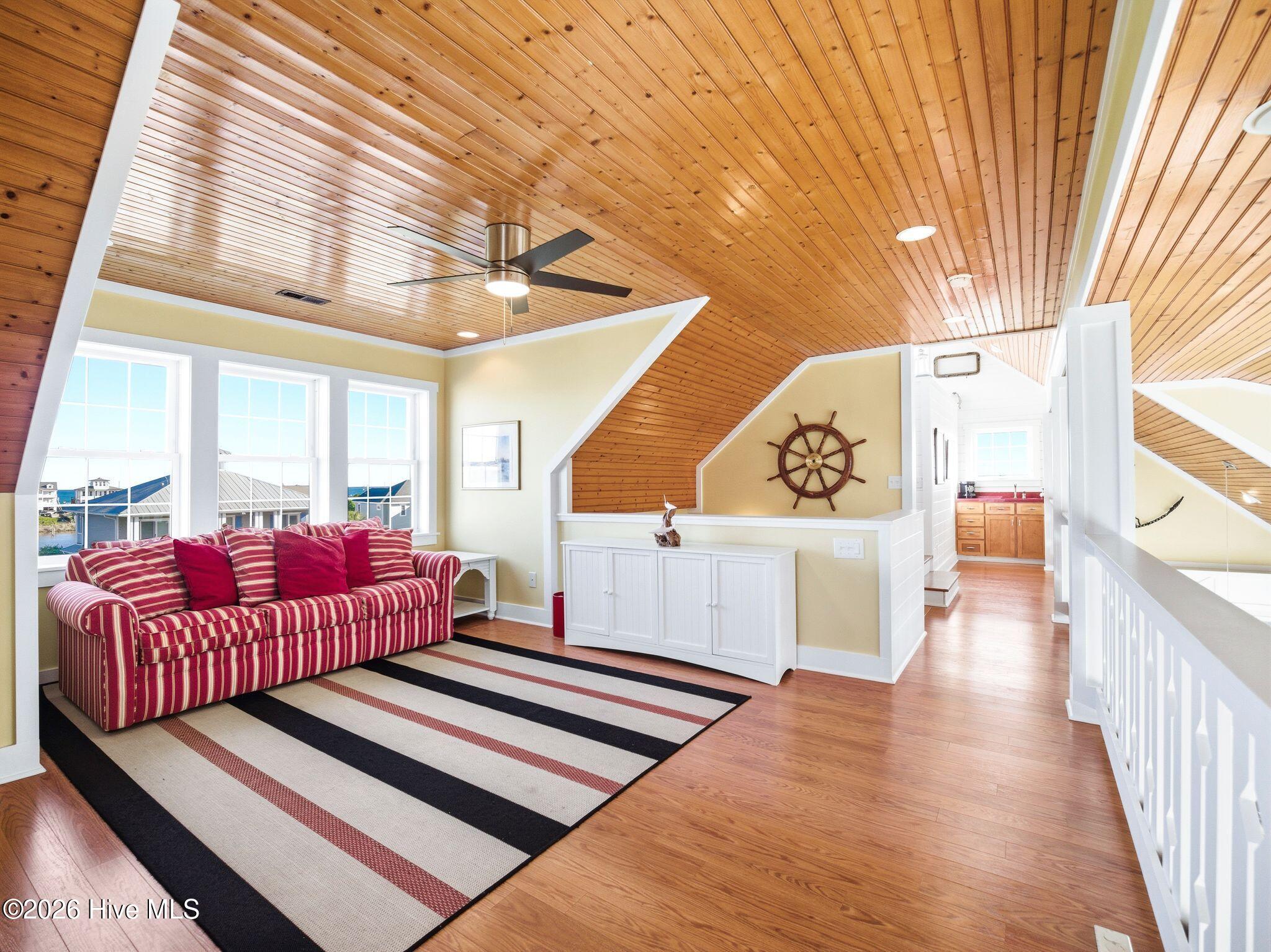 100569349 | Photo 72