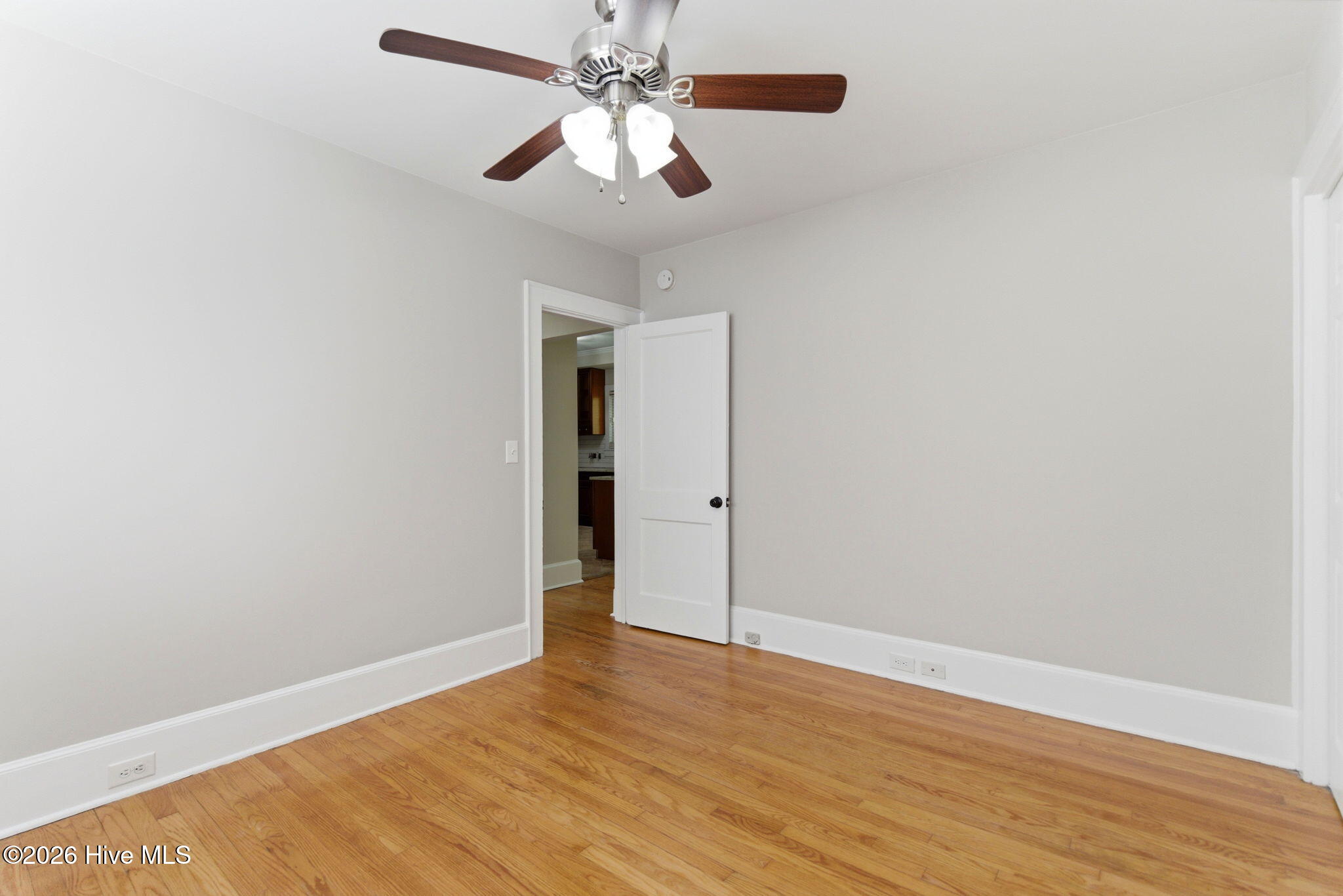 100569211 | Photo 18