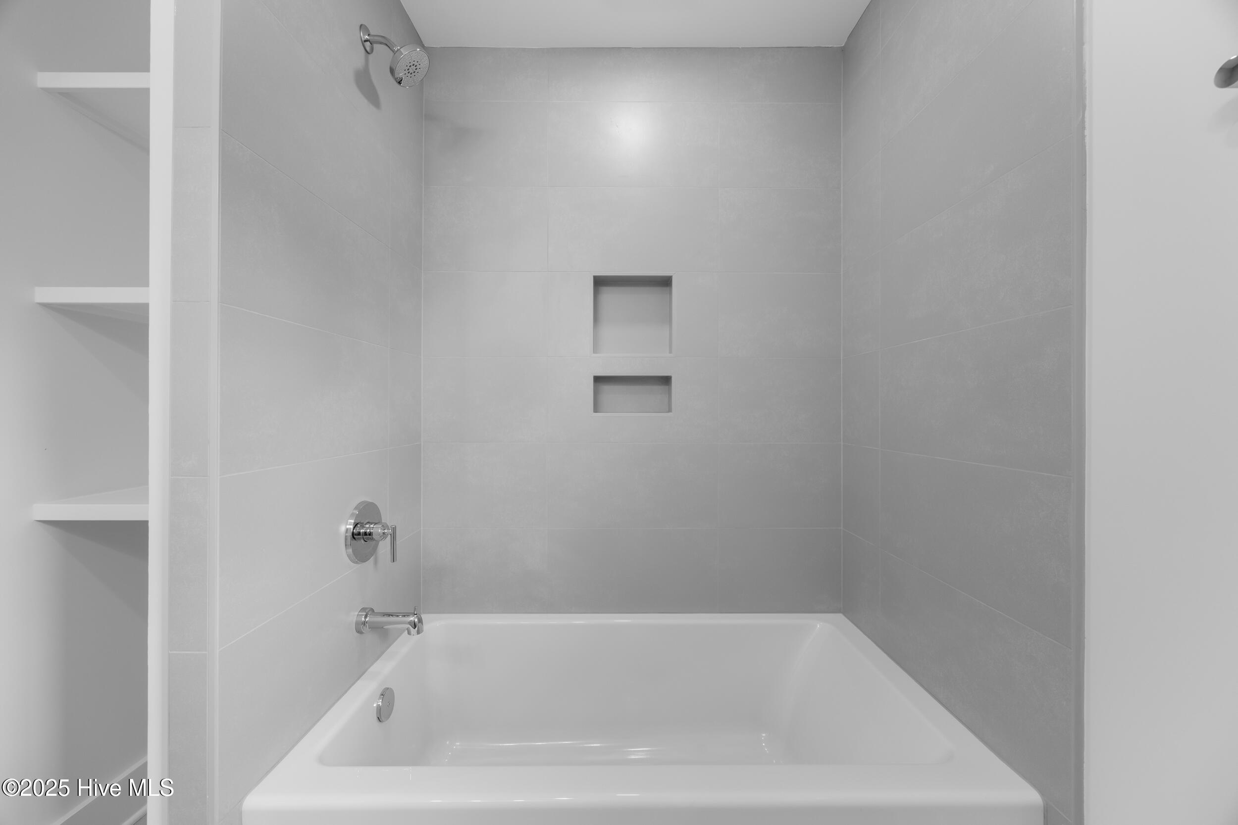 100544279 | Photo 25