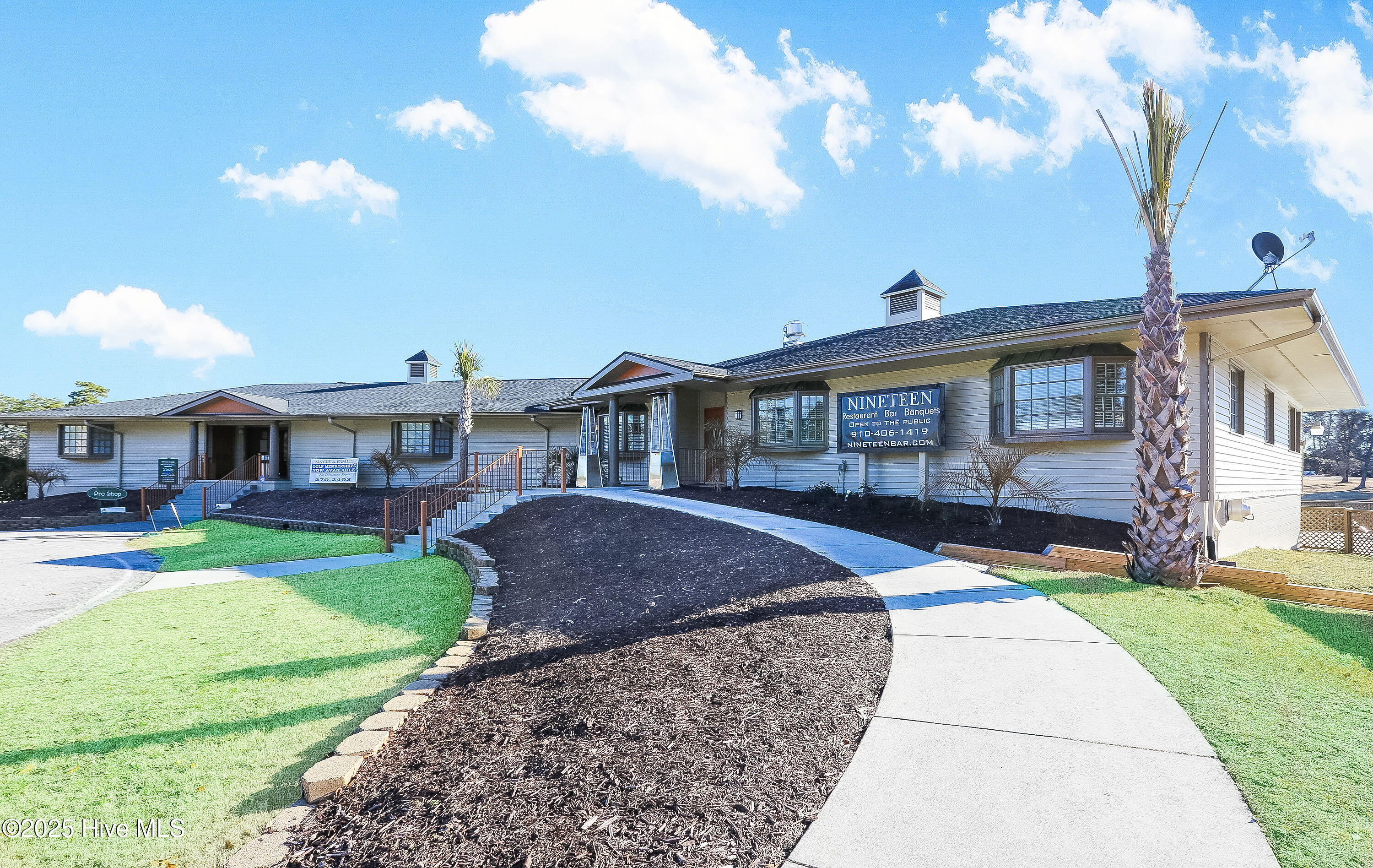 100533968 | Photo 64