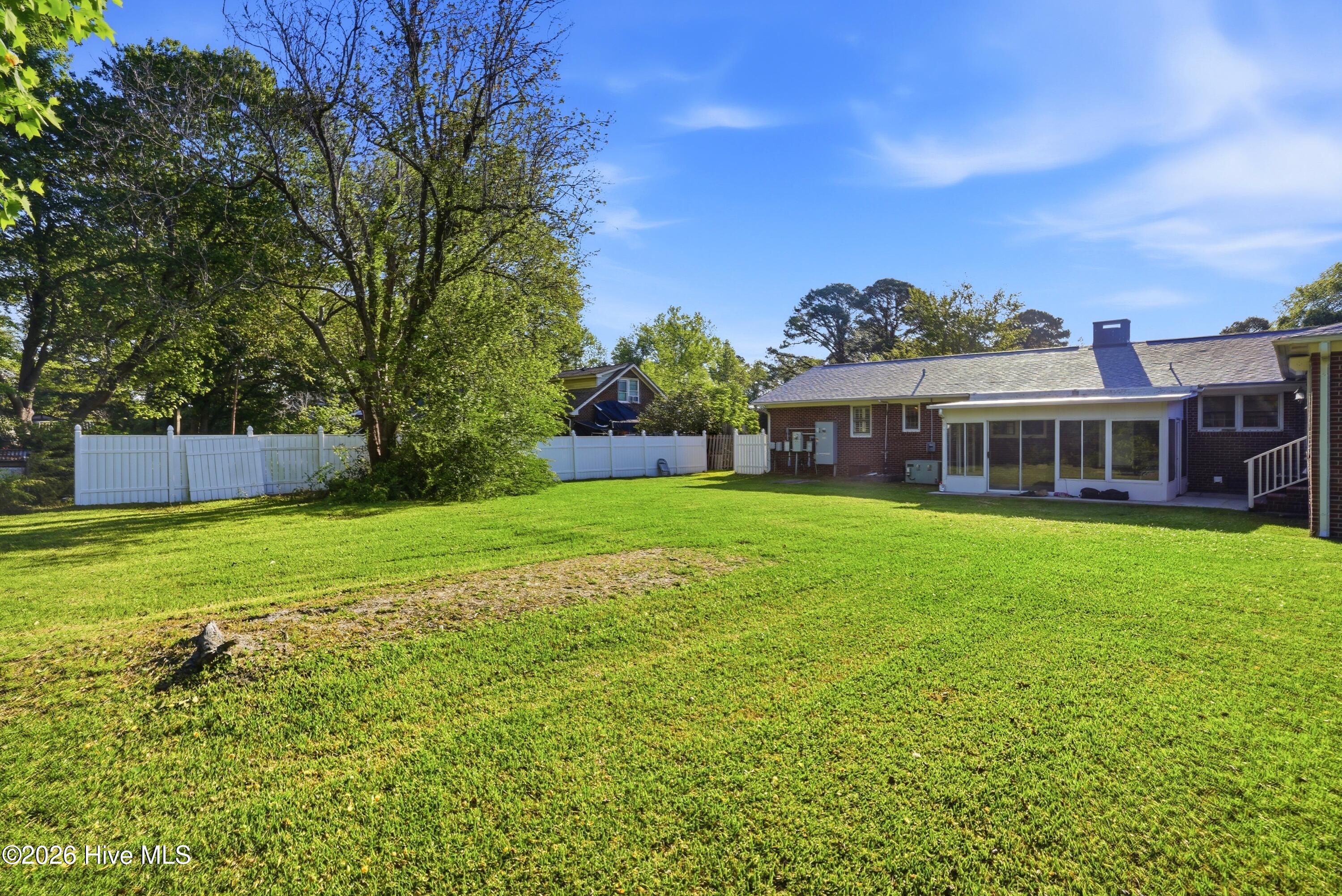 100567003 | Photo 33