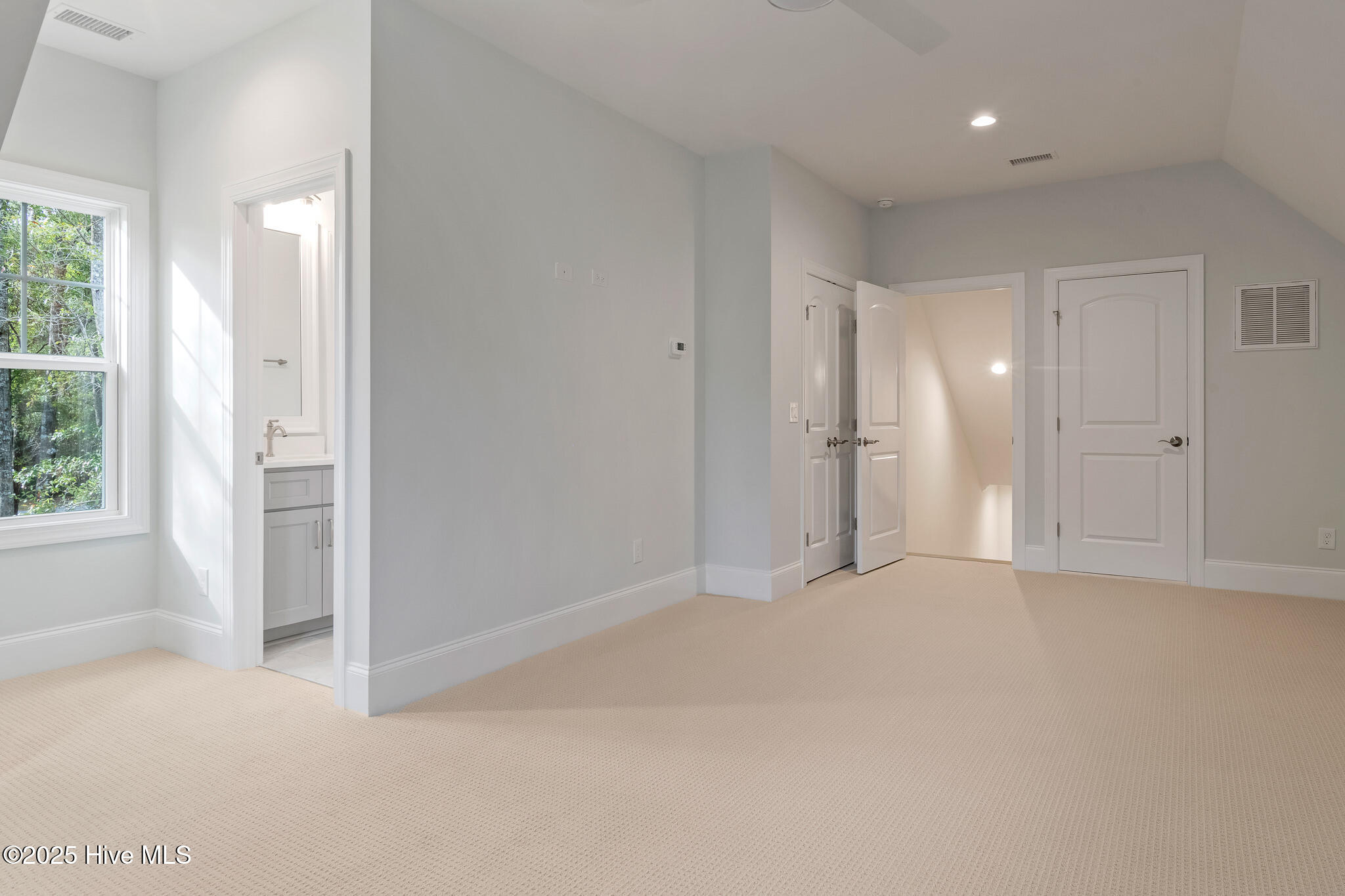 100535512 | Photo 41