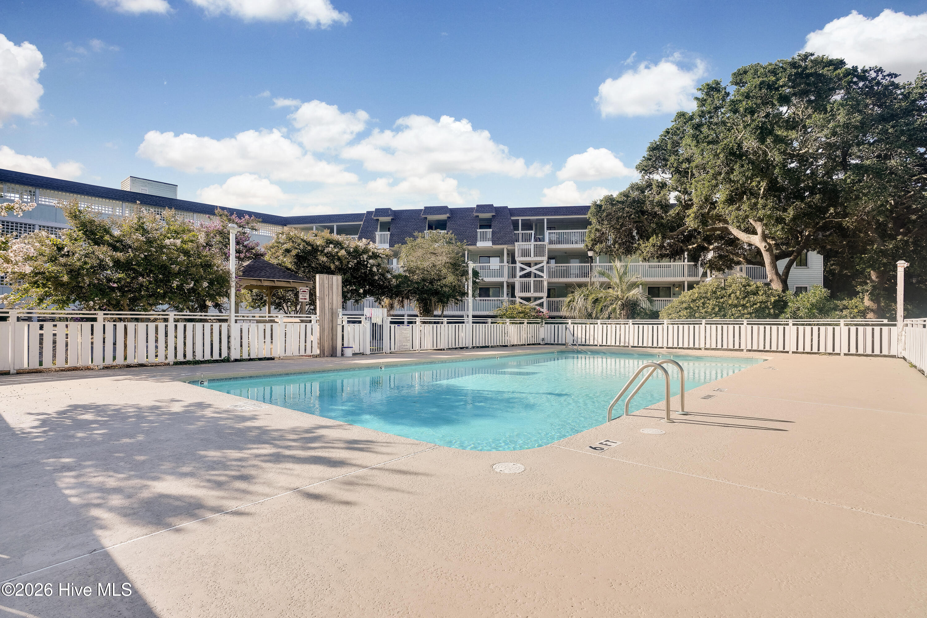 100568340 | Photo 53