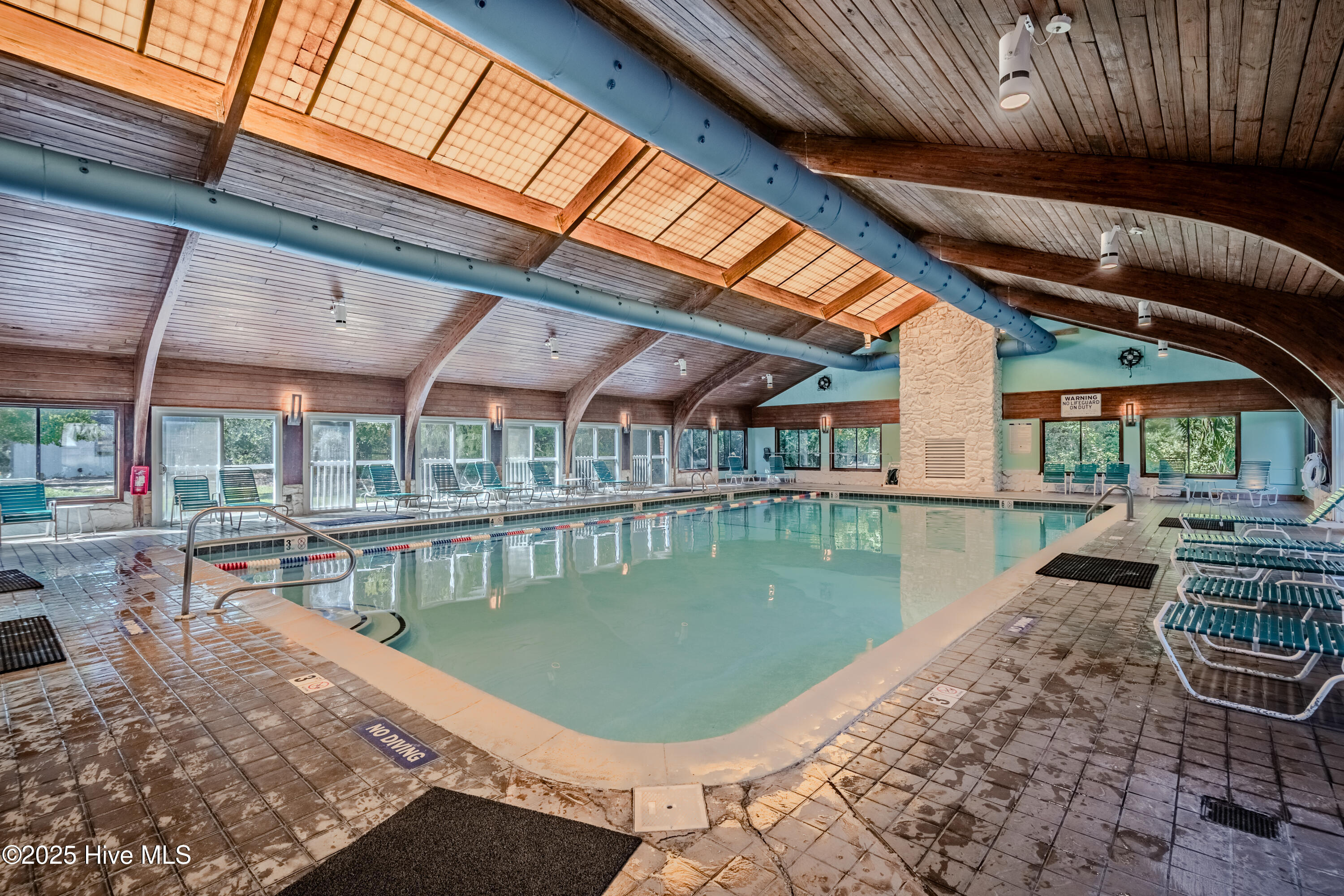 100535213 | Photo 40