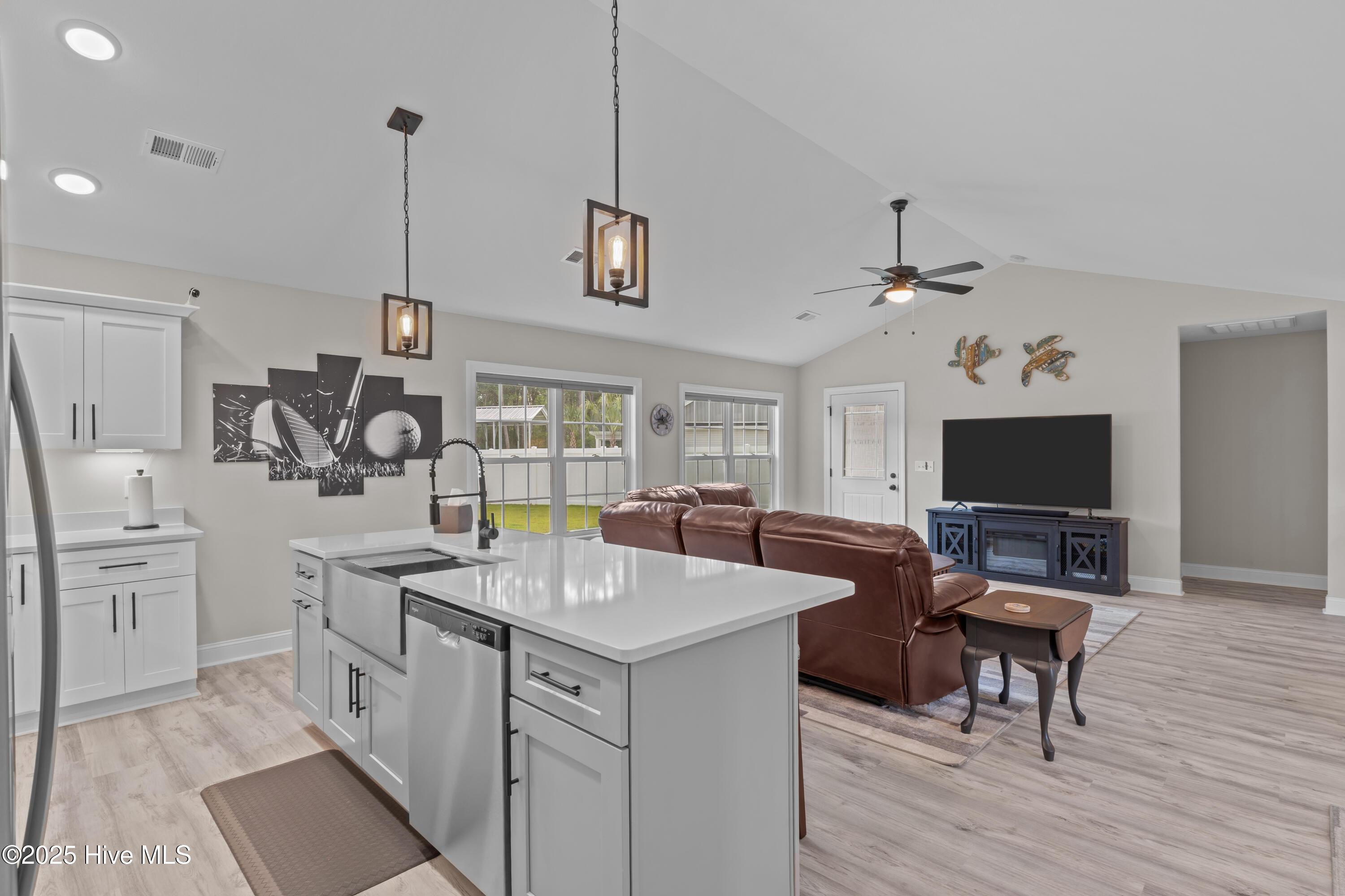 100522154 | Photo 11