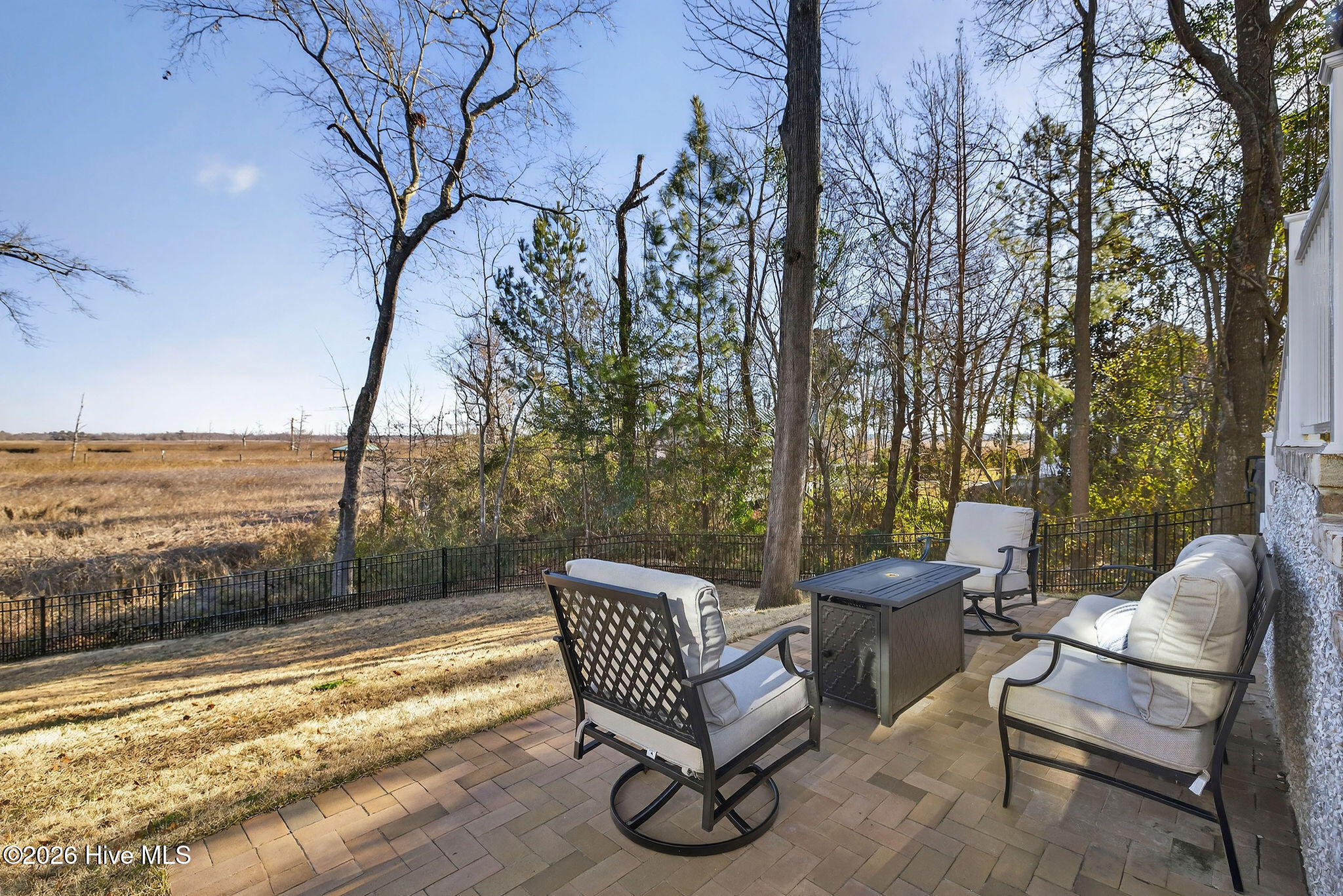 100552063 | Photo 10