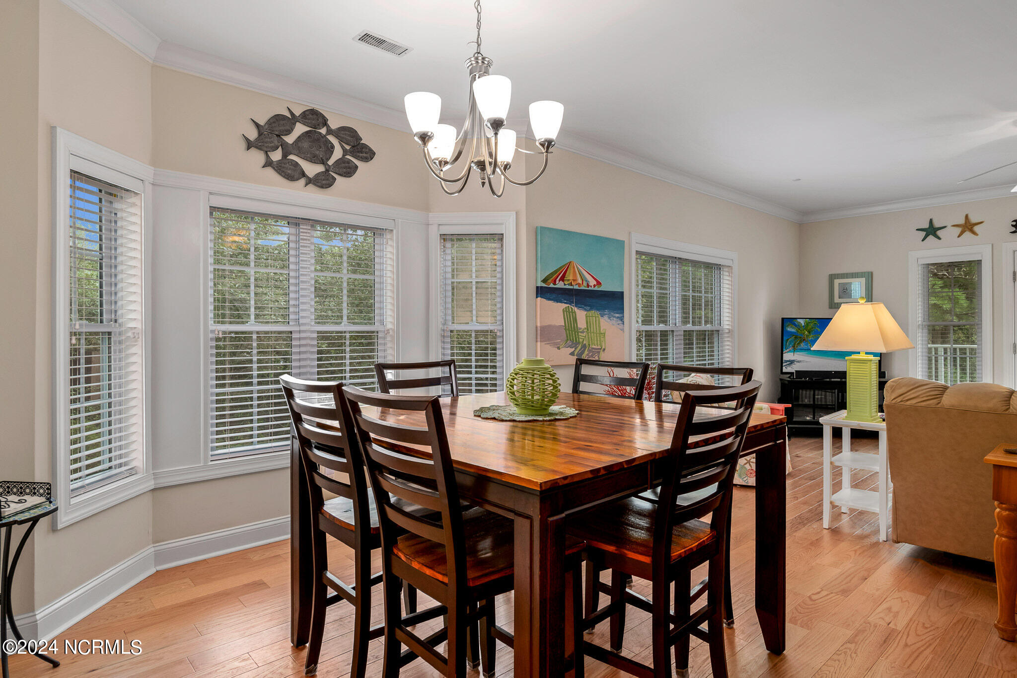 100453828 | Photo 16