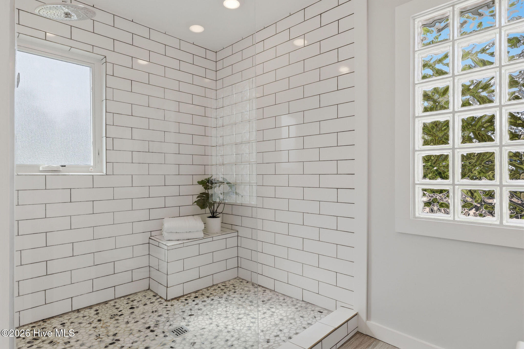 100567317 | Photo 26