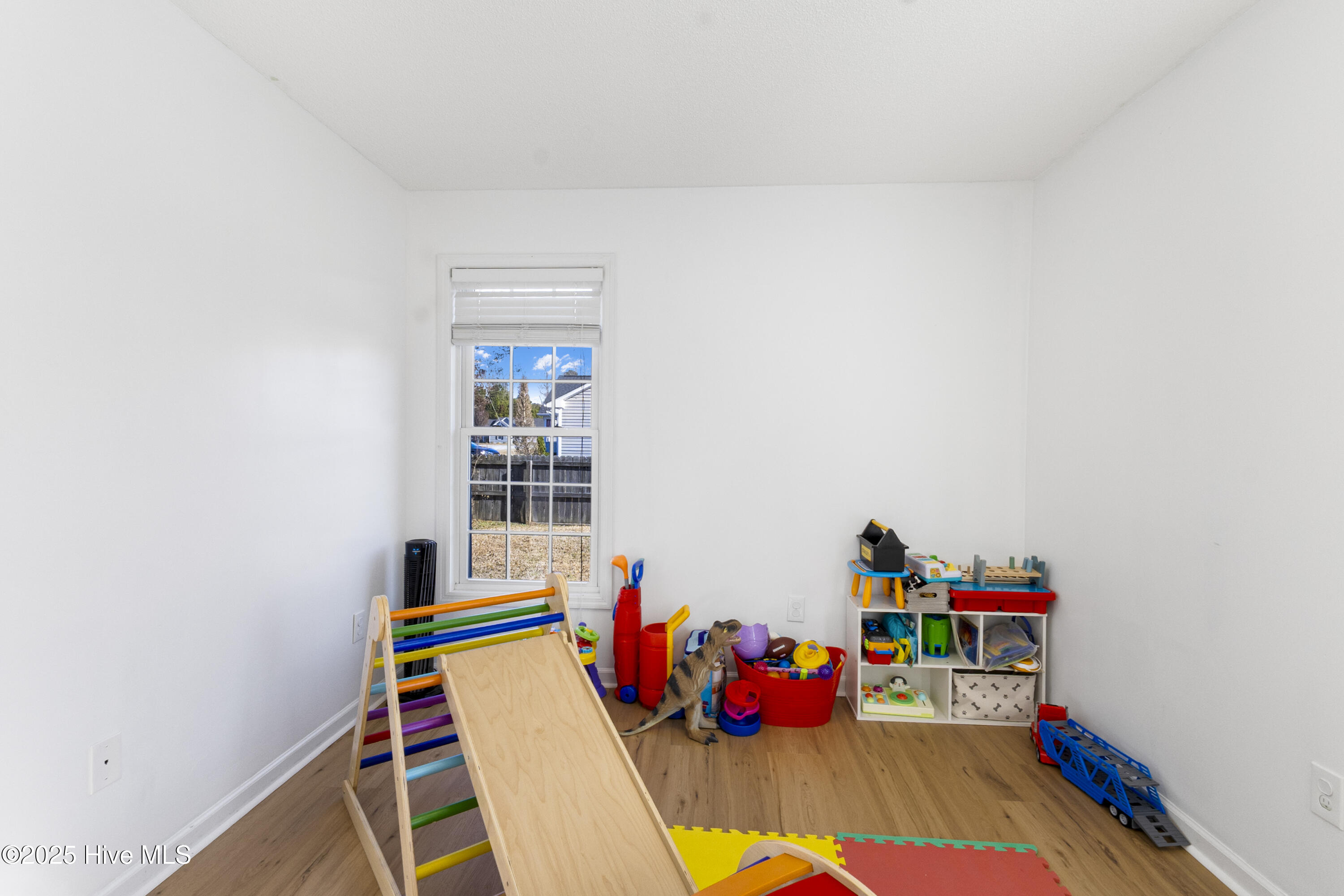 100545933 | Photo 29