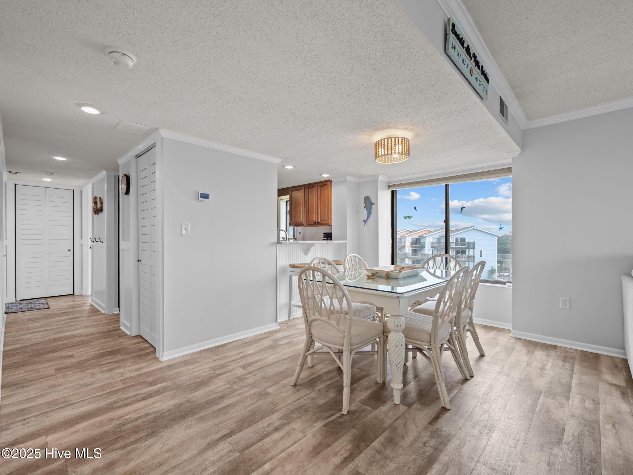 100520425 | Photo 32