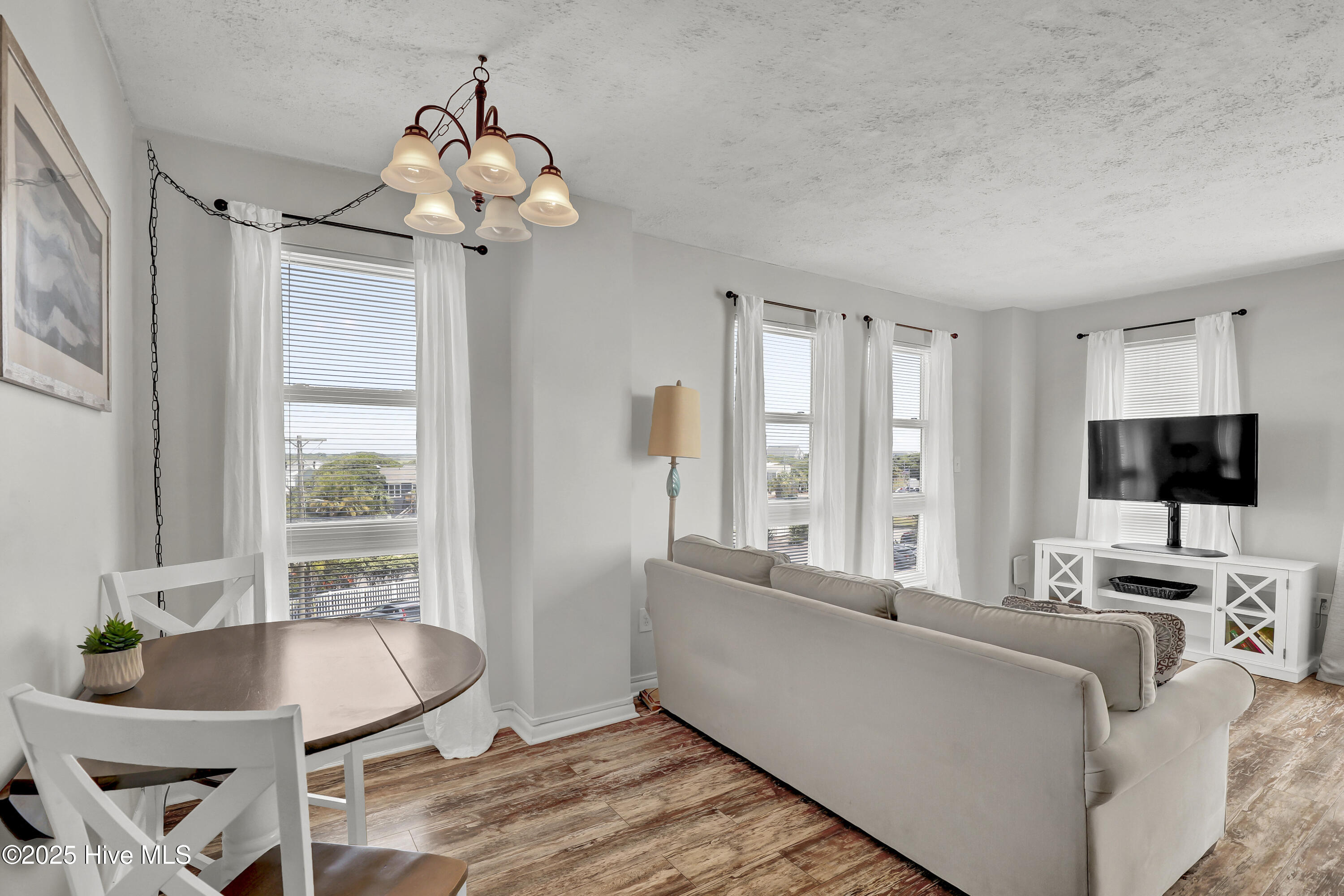 100520524 | Photo 13