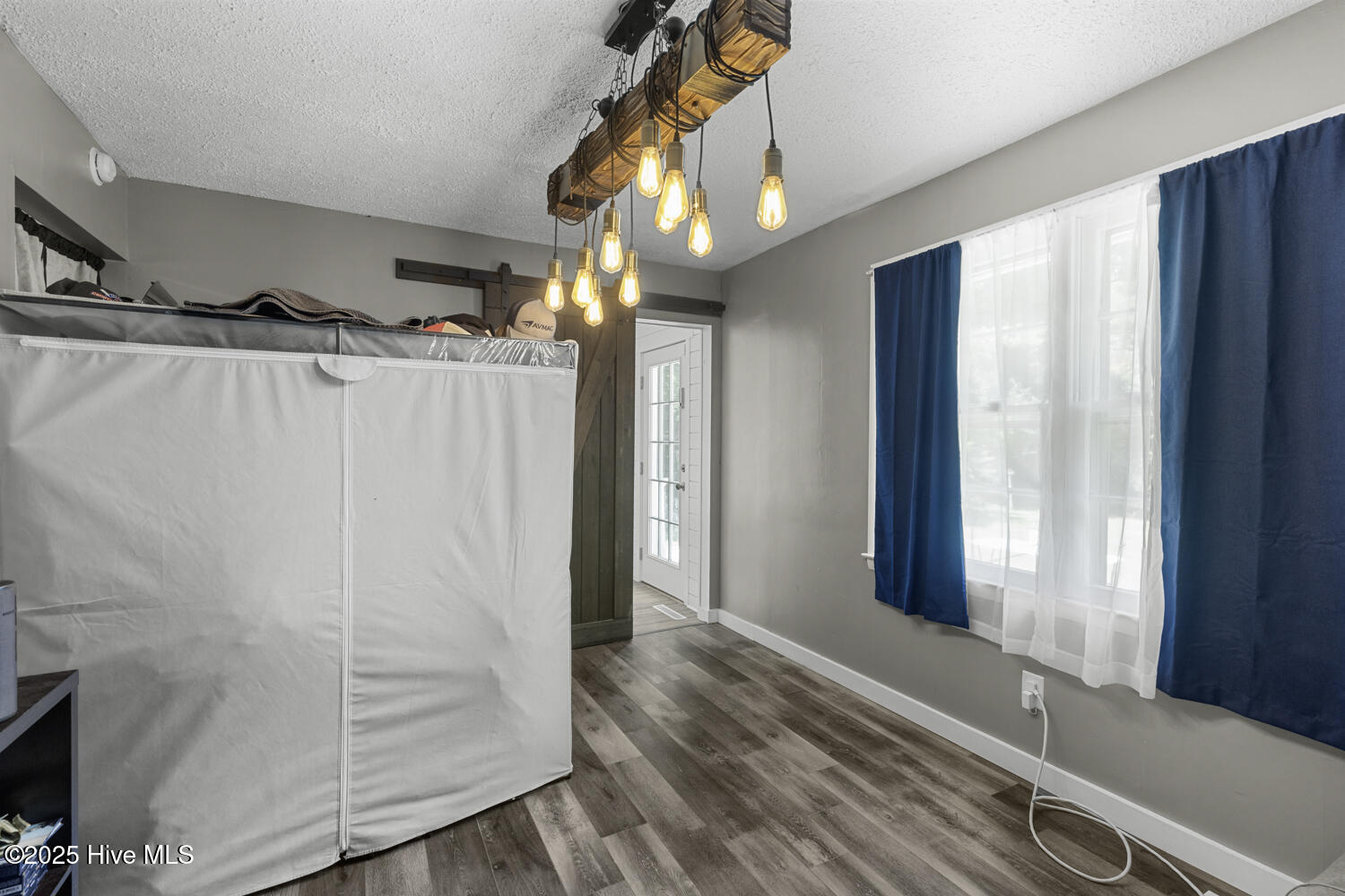 100512927 | Photo 16