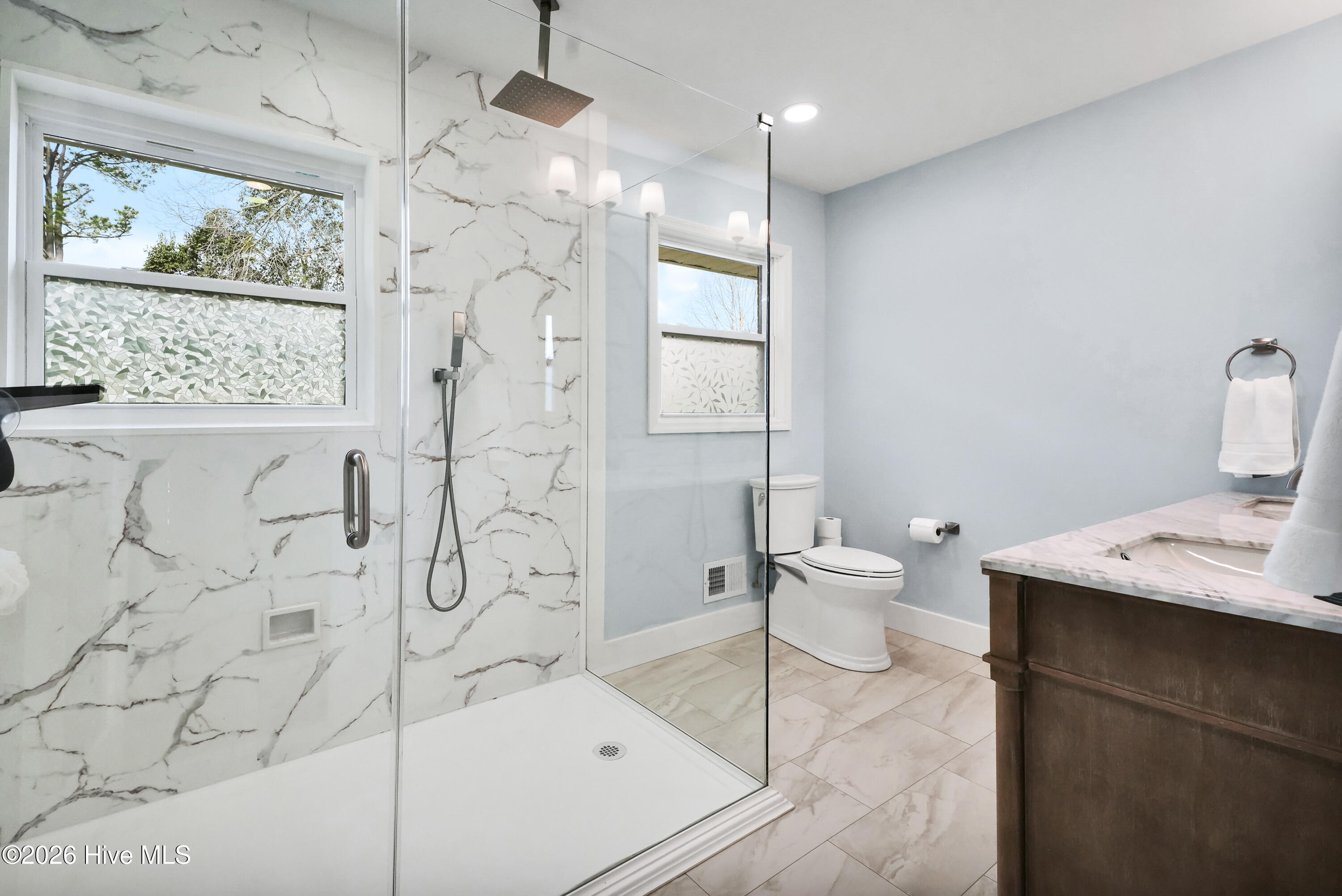 100557900 | Photo 26