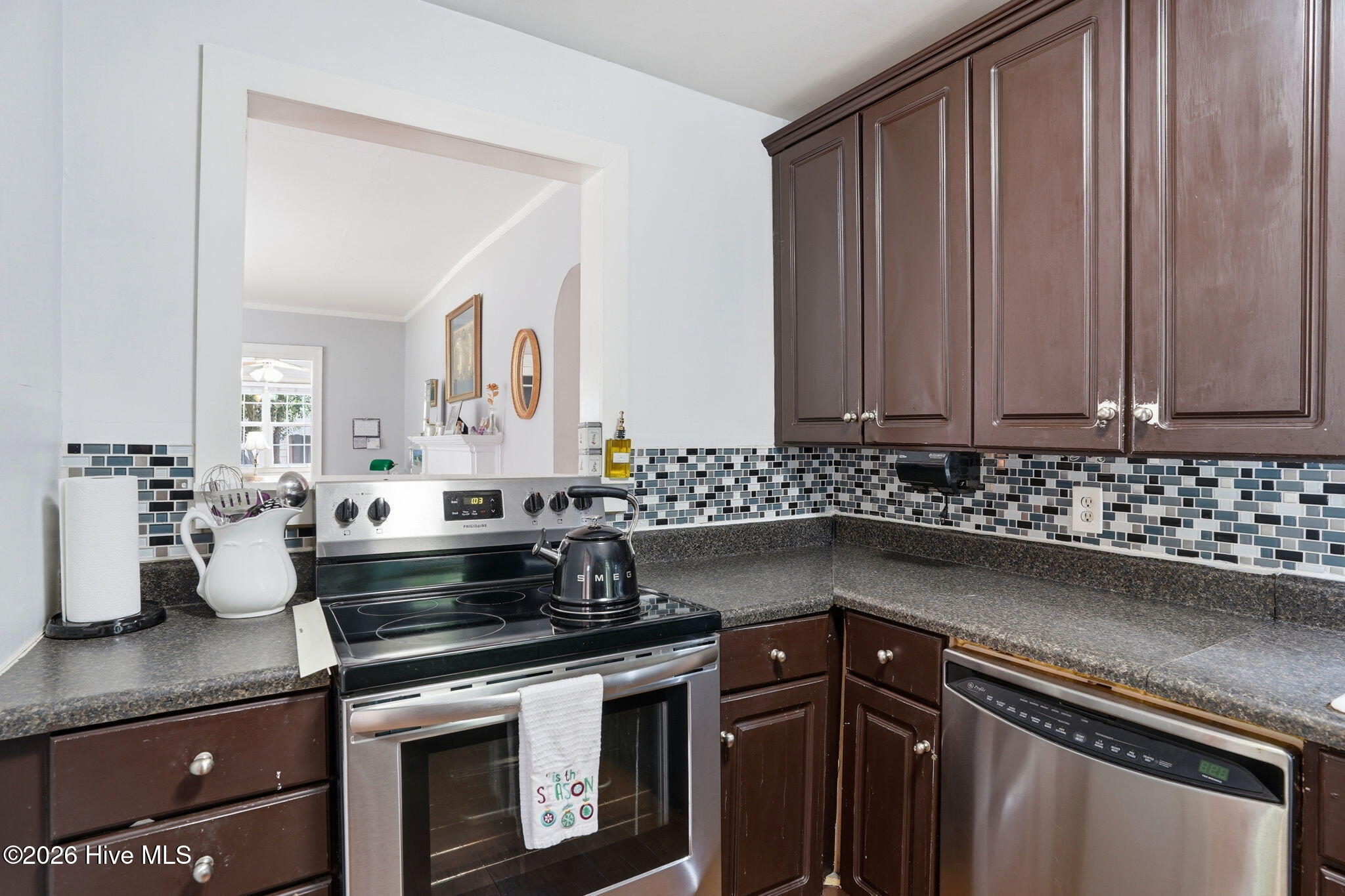 100570654 | Photo 15