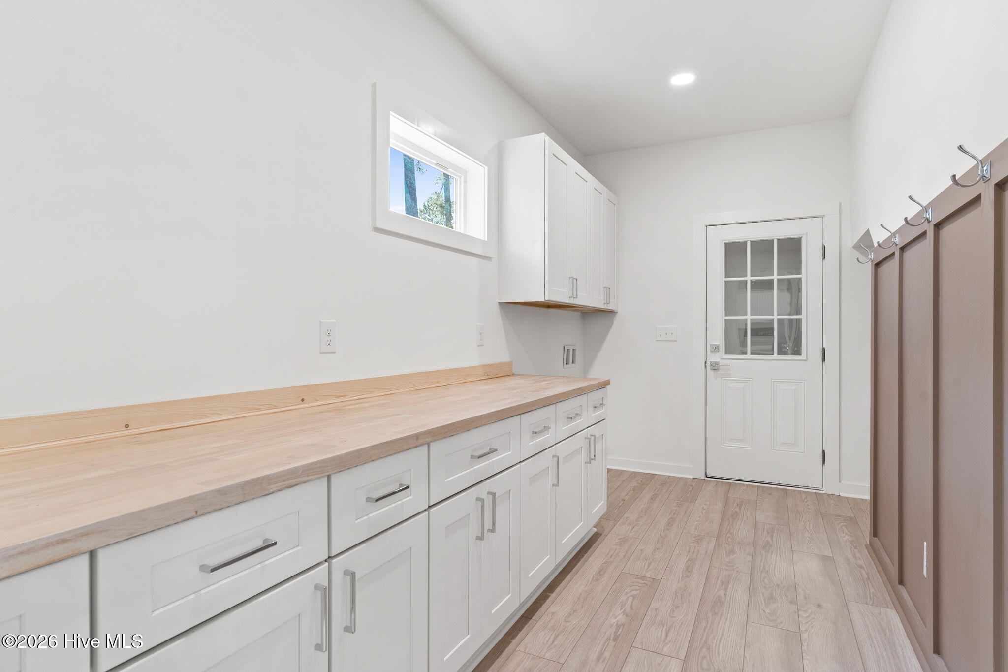 100559220 | Photo 47