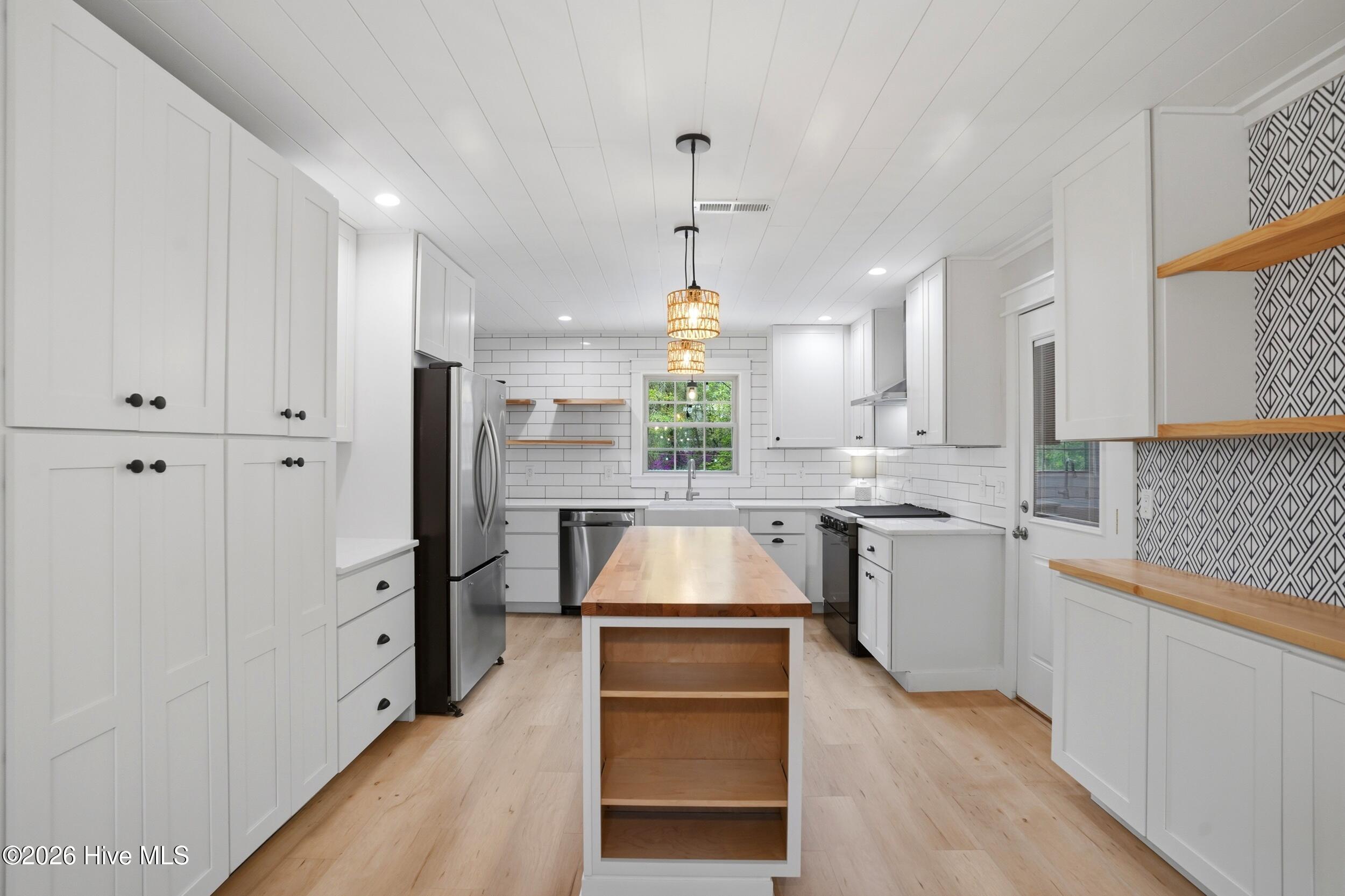 100565910 | Photo 14