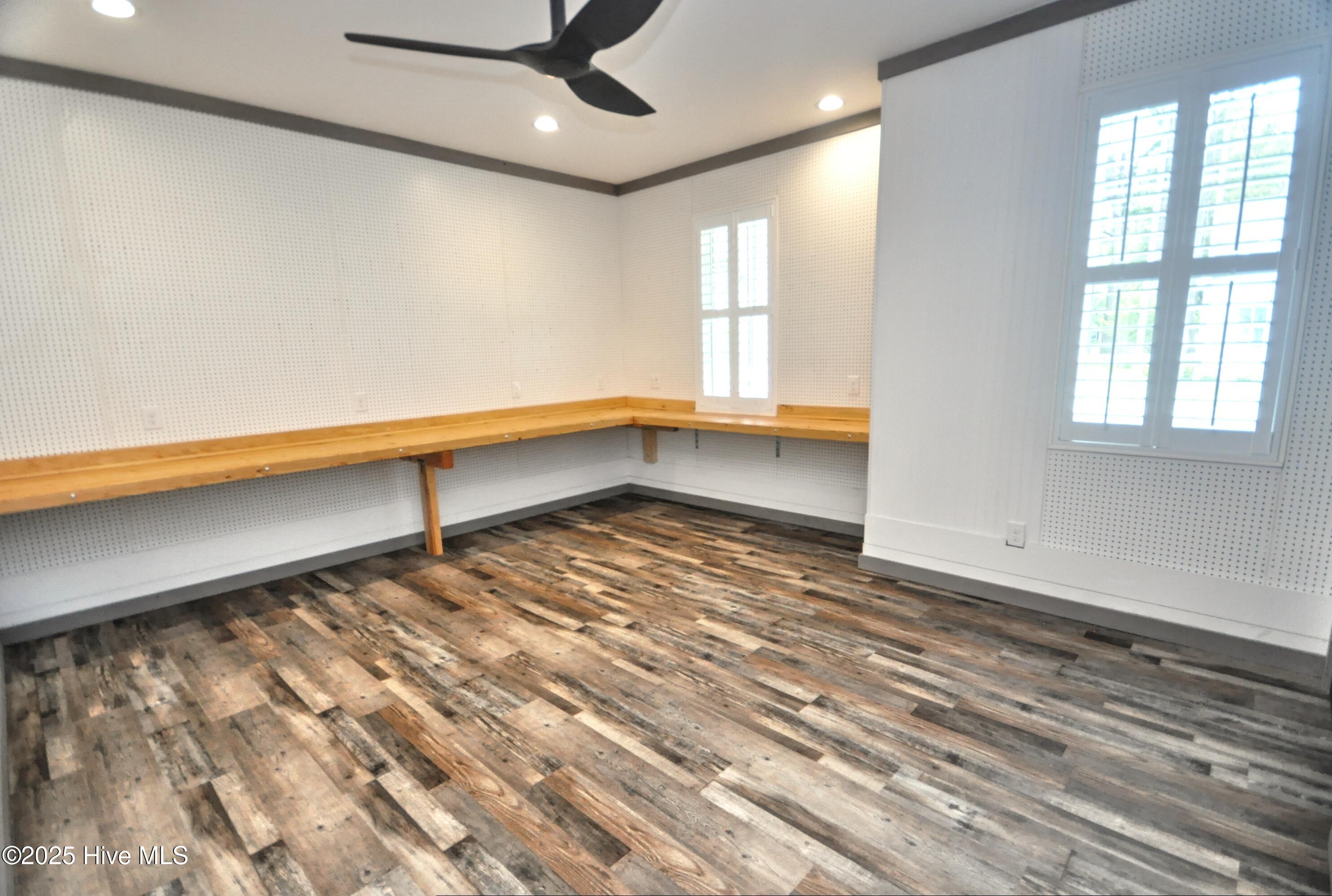 100535585 | Photo 56