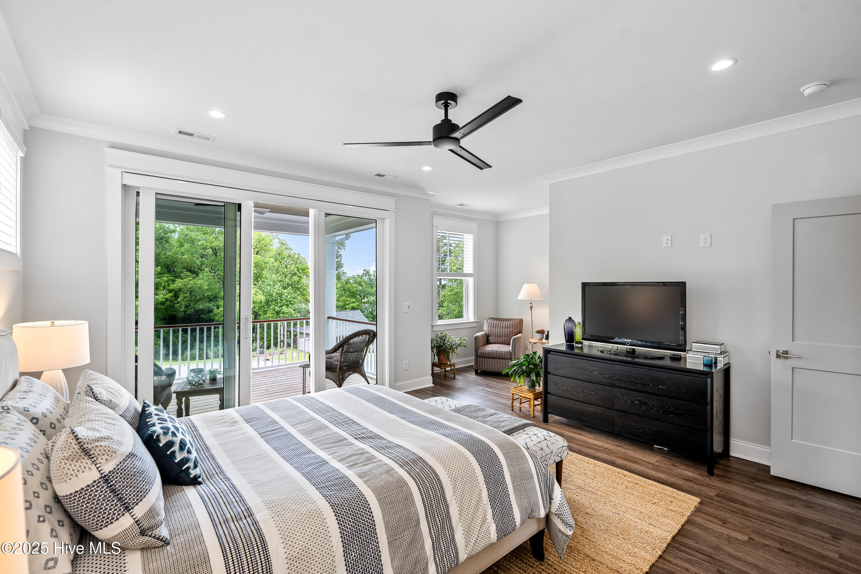 100547511 | Photo 30