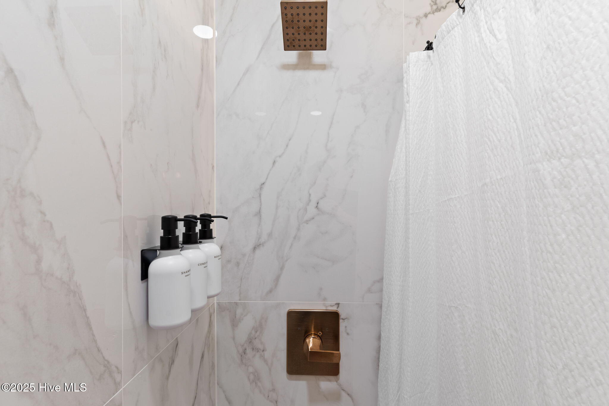 100537290 | Photo 22