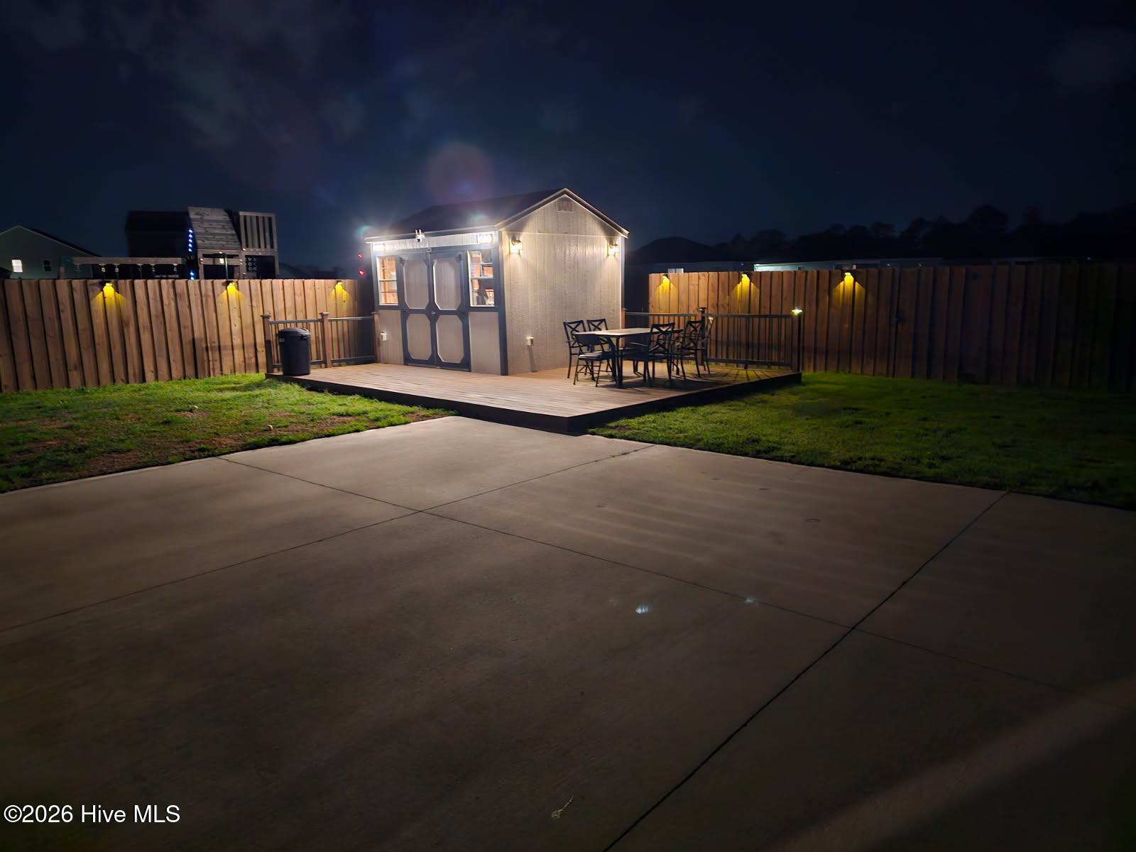 100560098 | Photo 18