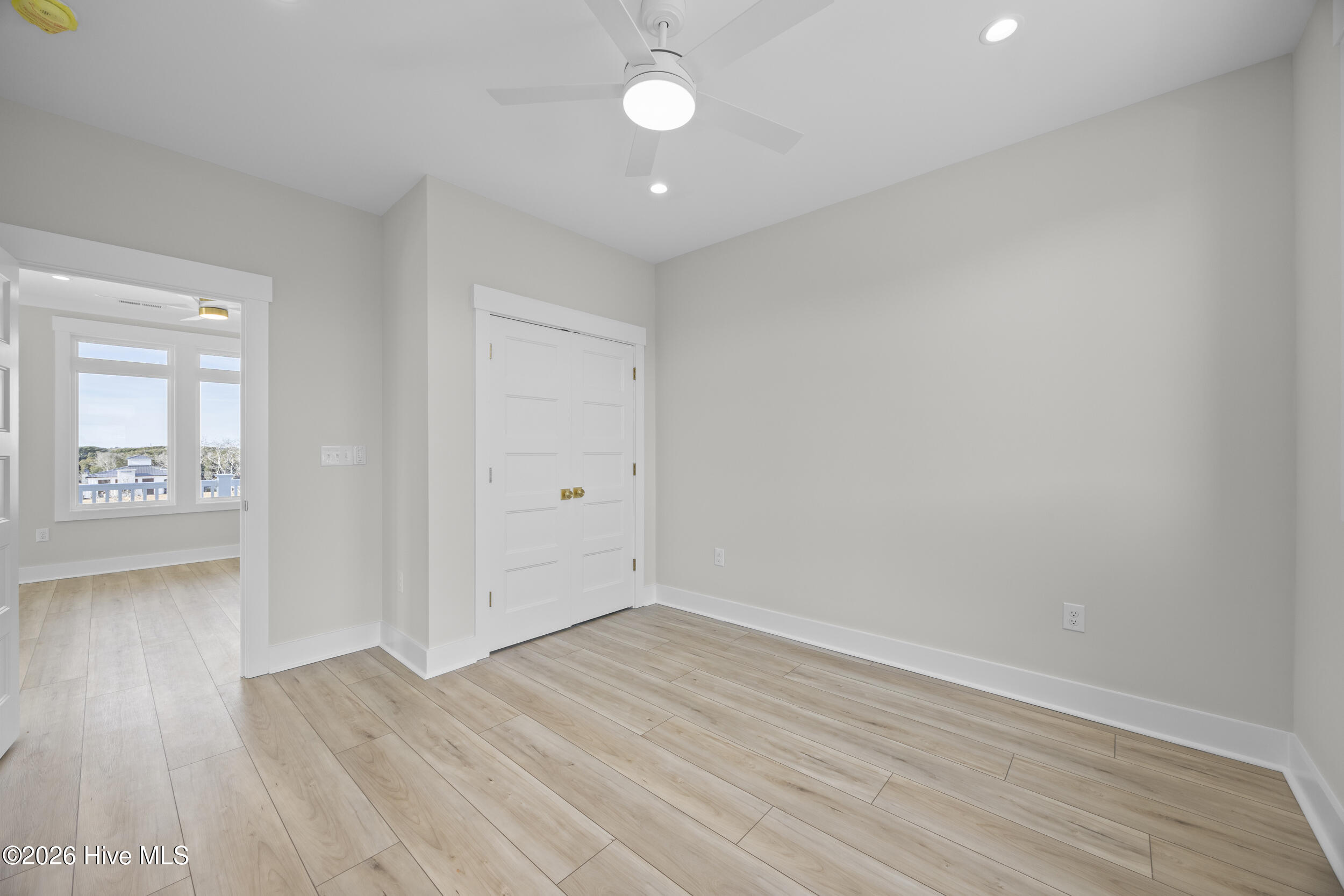 100543064 | Photo 48