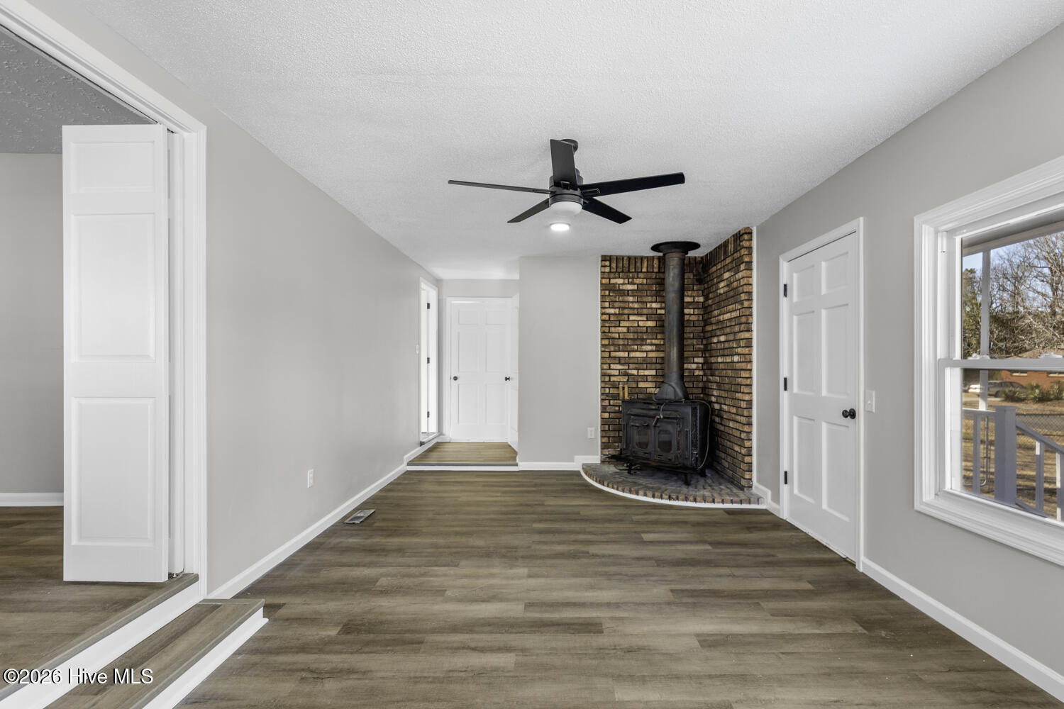 100560778 | Photo 14