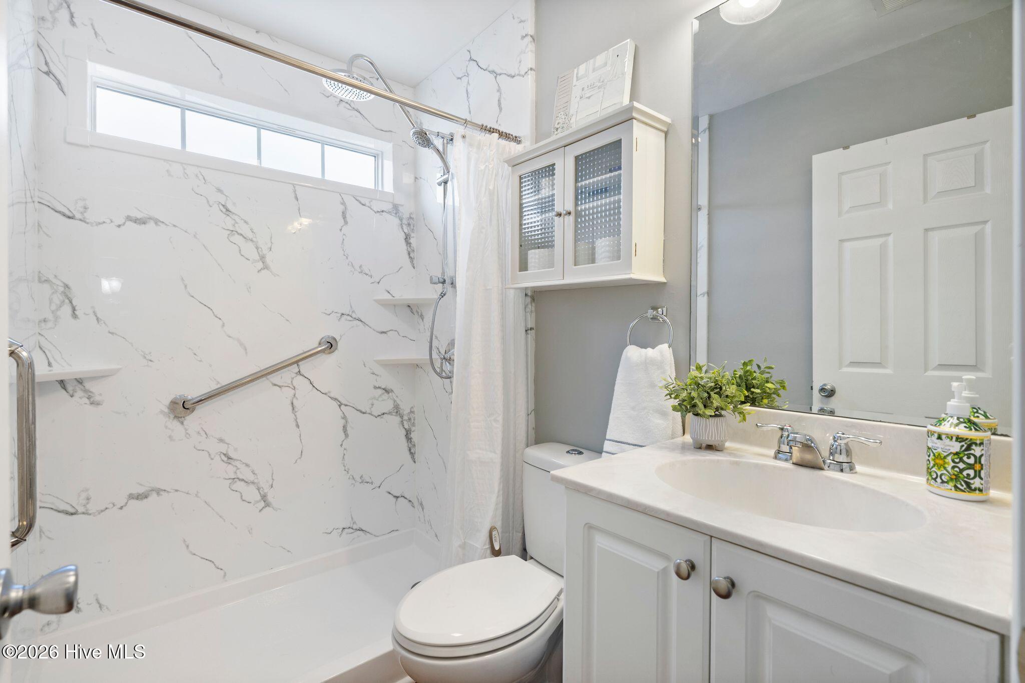 100557294 | Photo 40