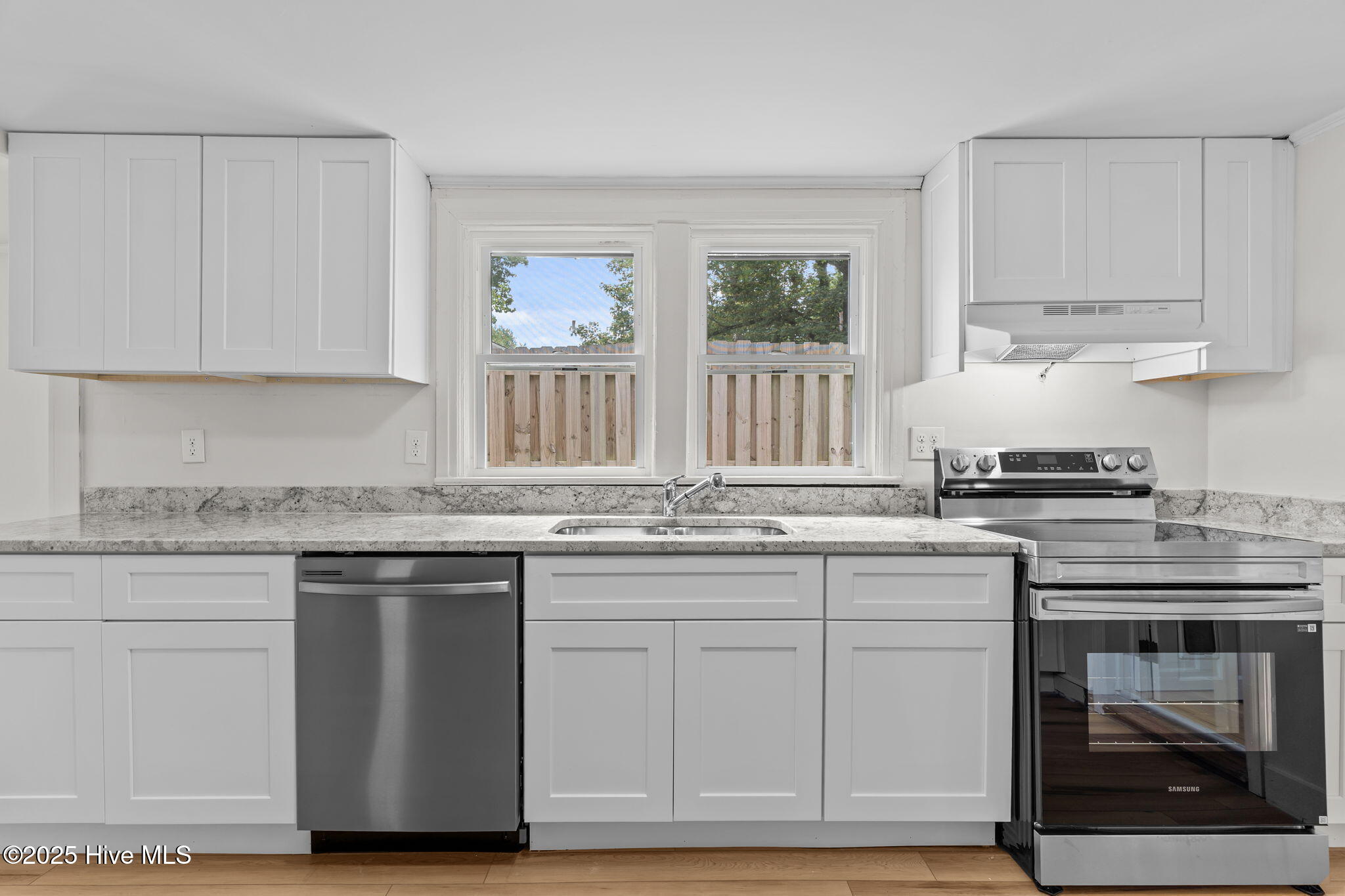 100556871 | Photo 10