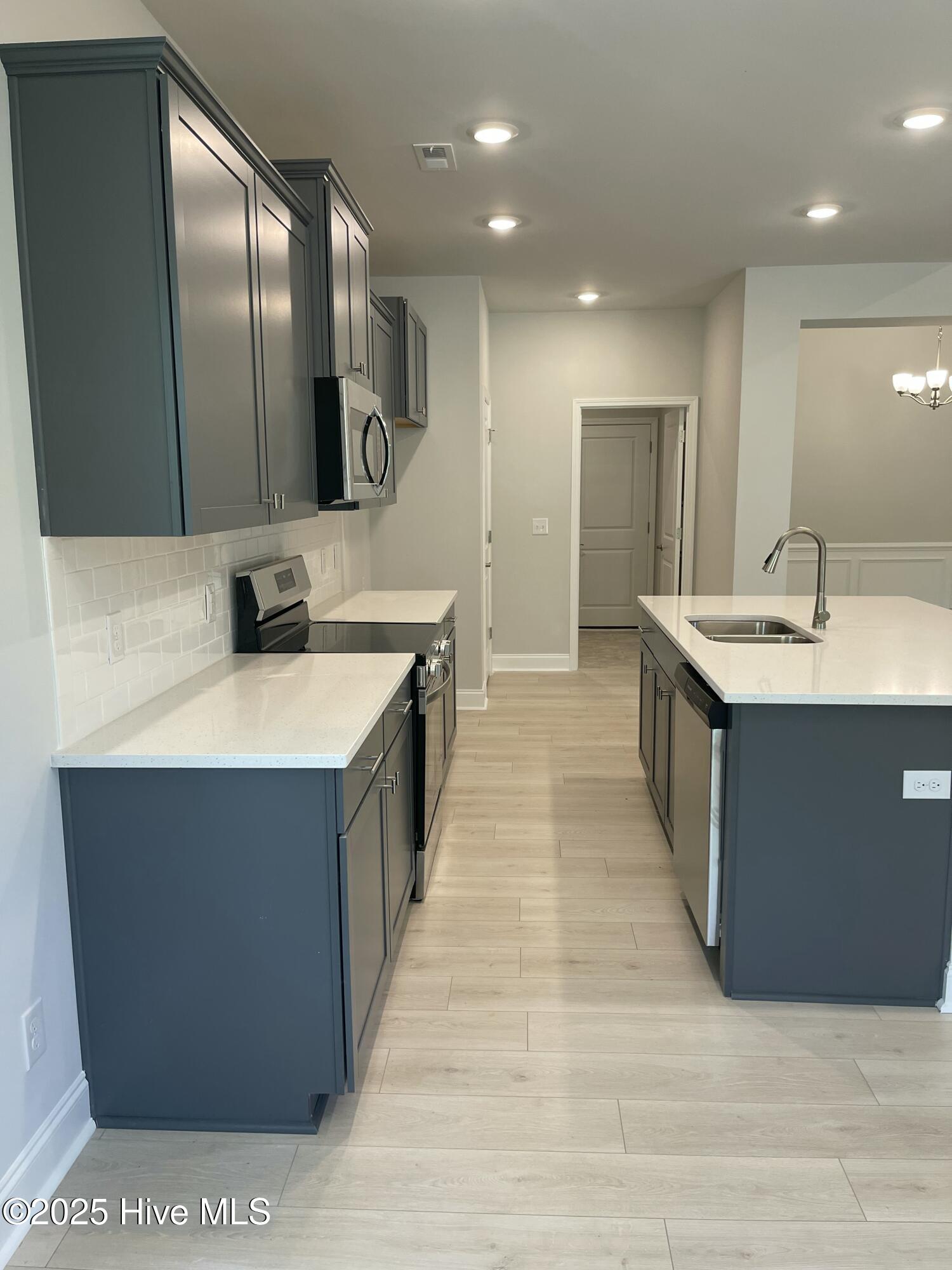 100546686 | Photo 27