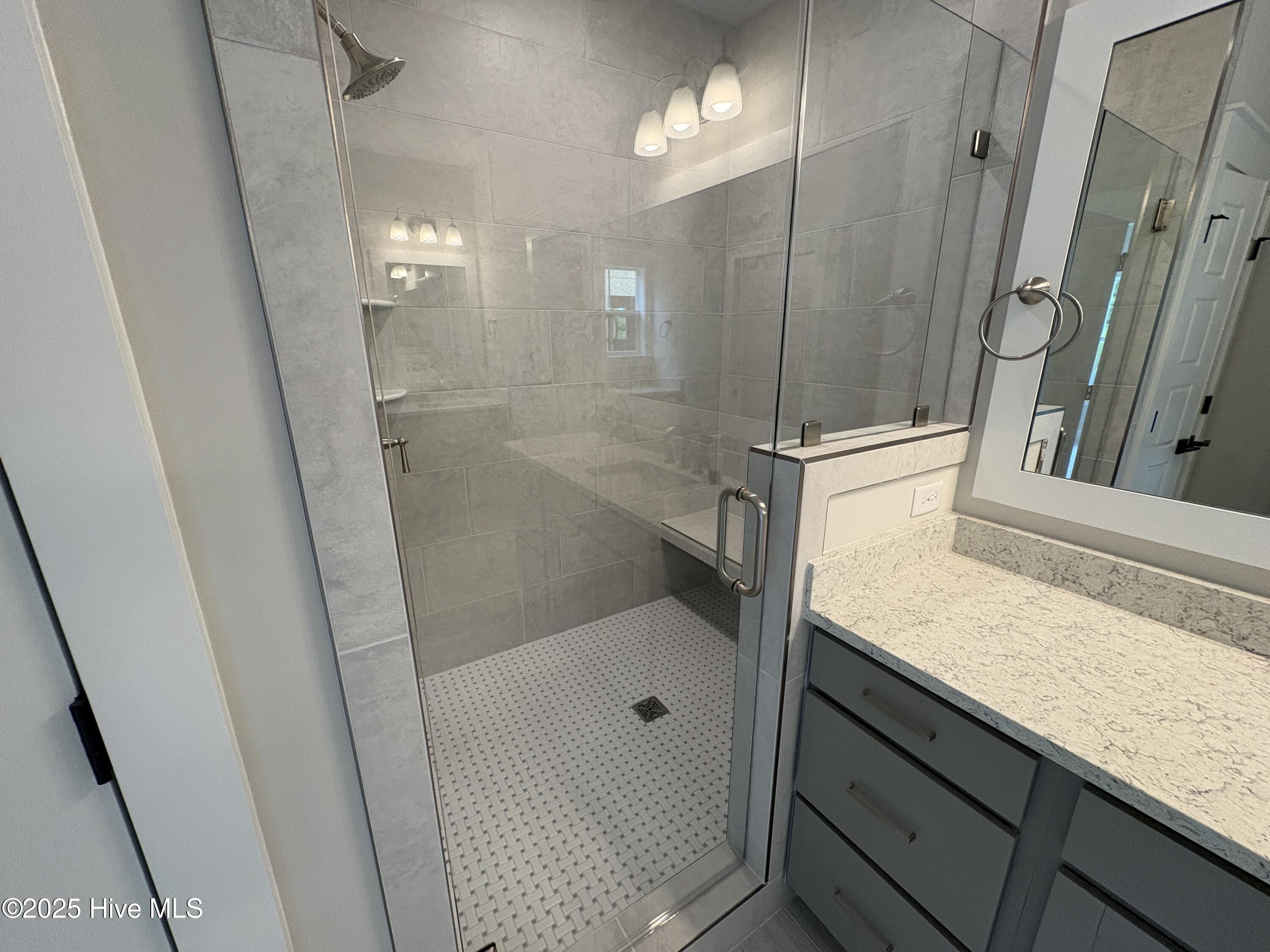 100503303 | Photo 28