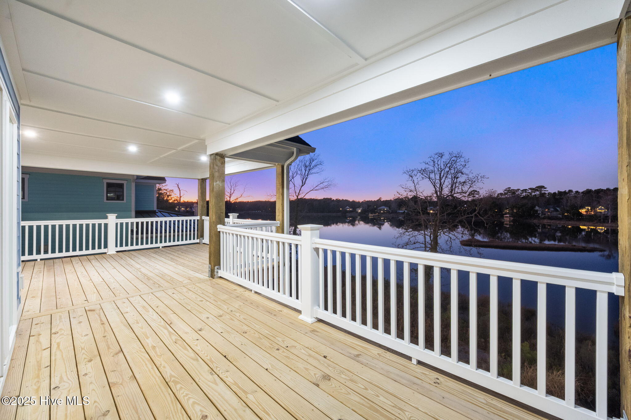 100547090 | Photo 61