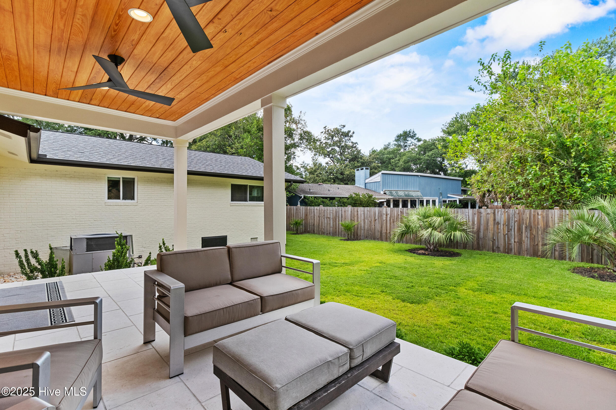 100561677 | Photo 61