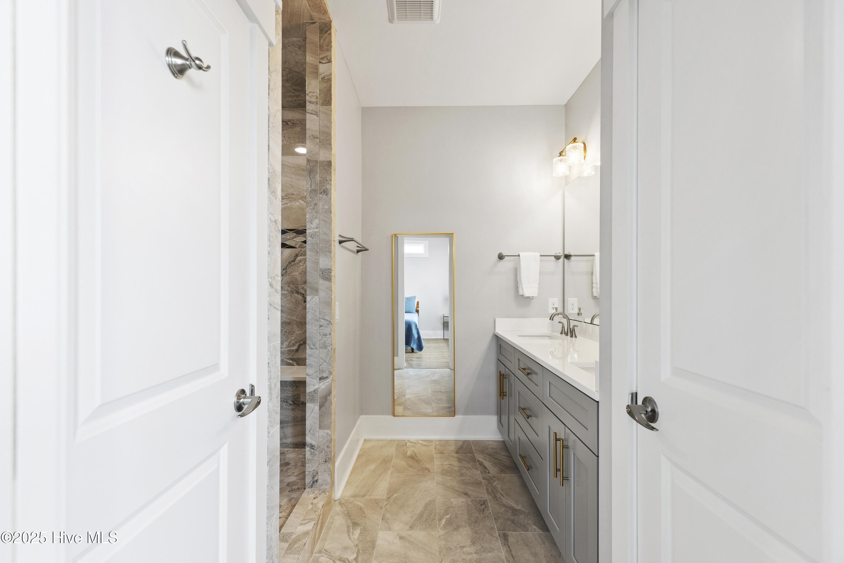 100504726 | Photo 31