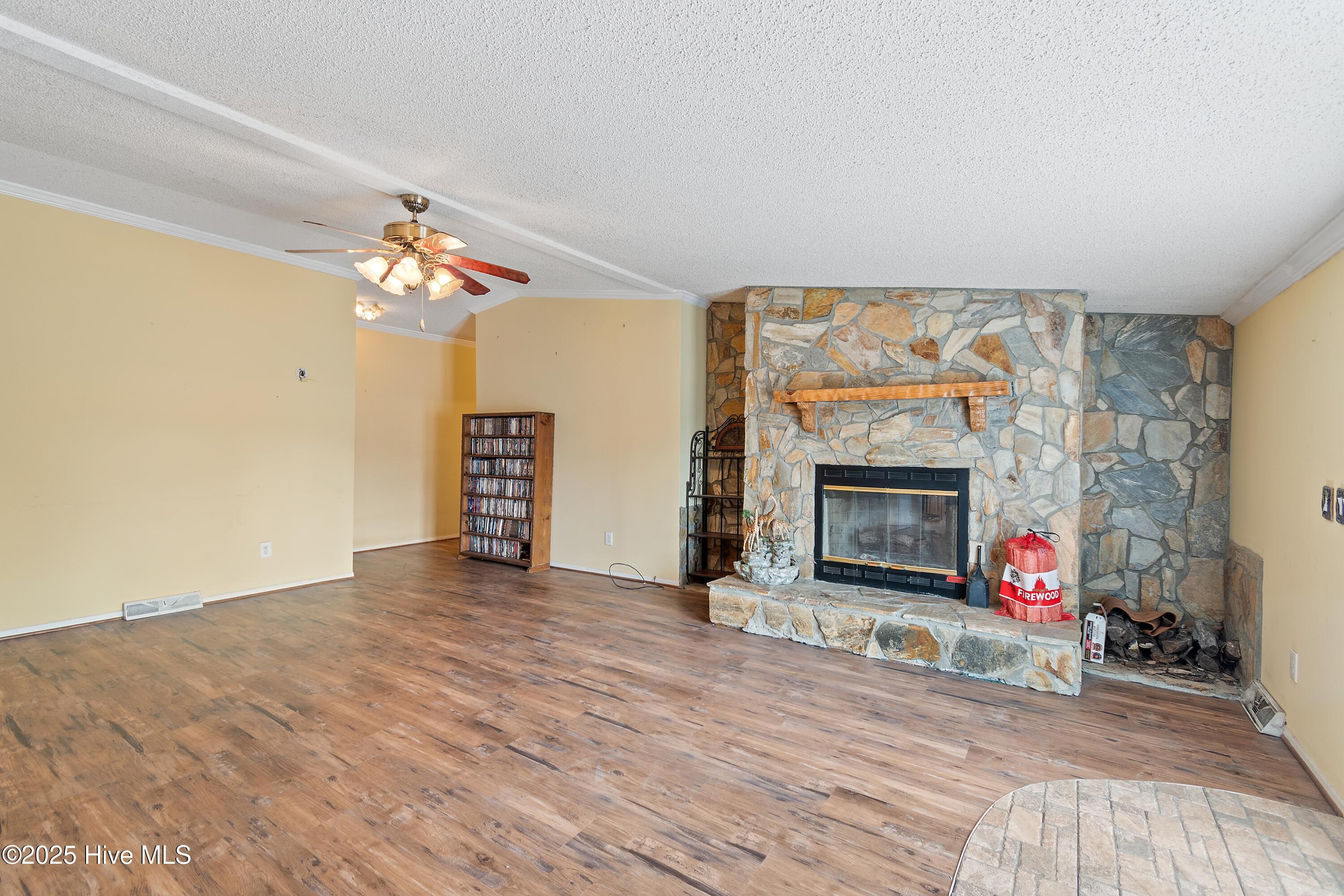 100542412 | Photo 12