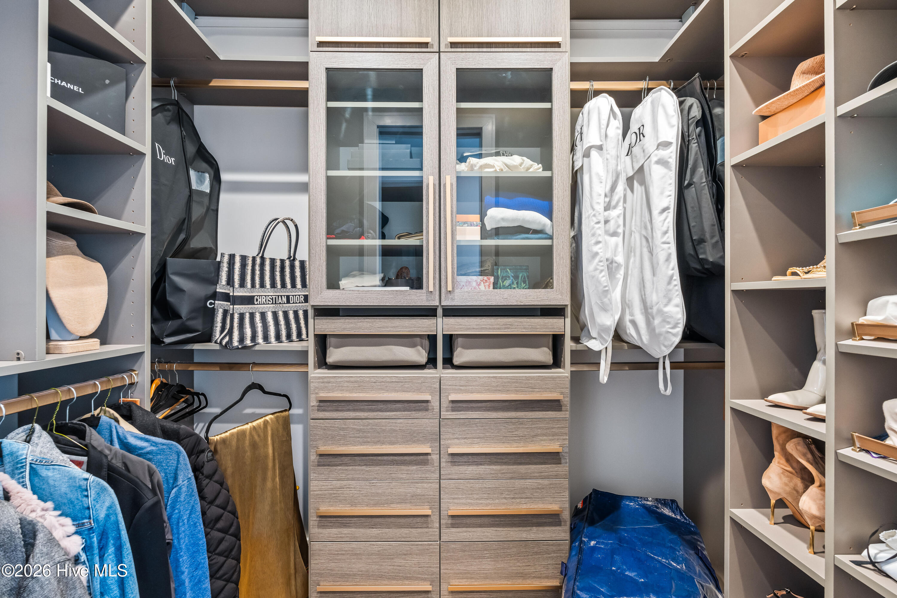 100567165 | Photo 50