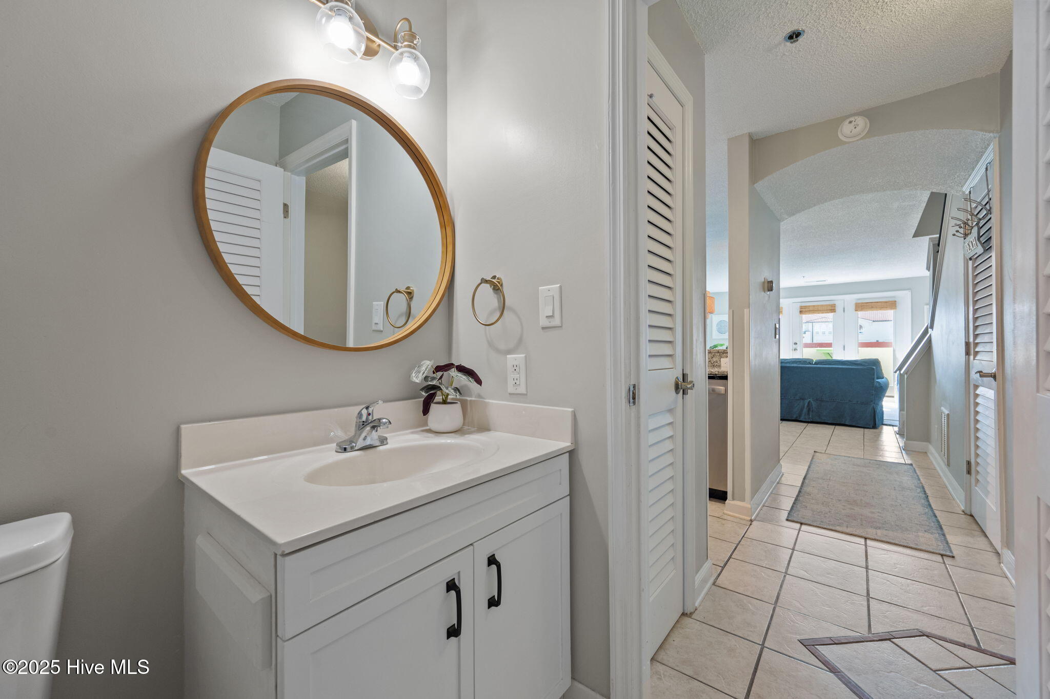 100536613 | Photo 15