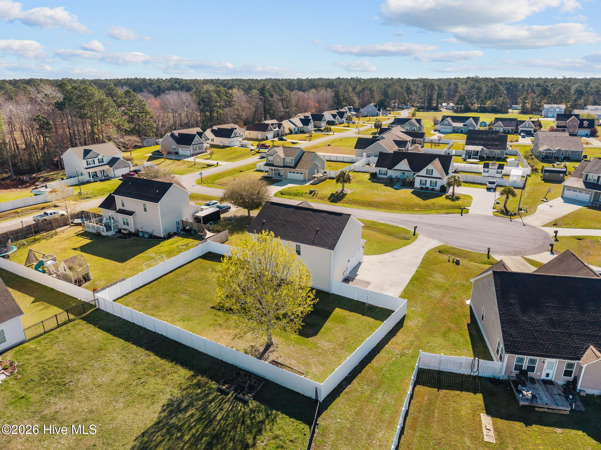 100560310 | Photo 46