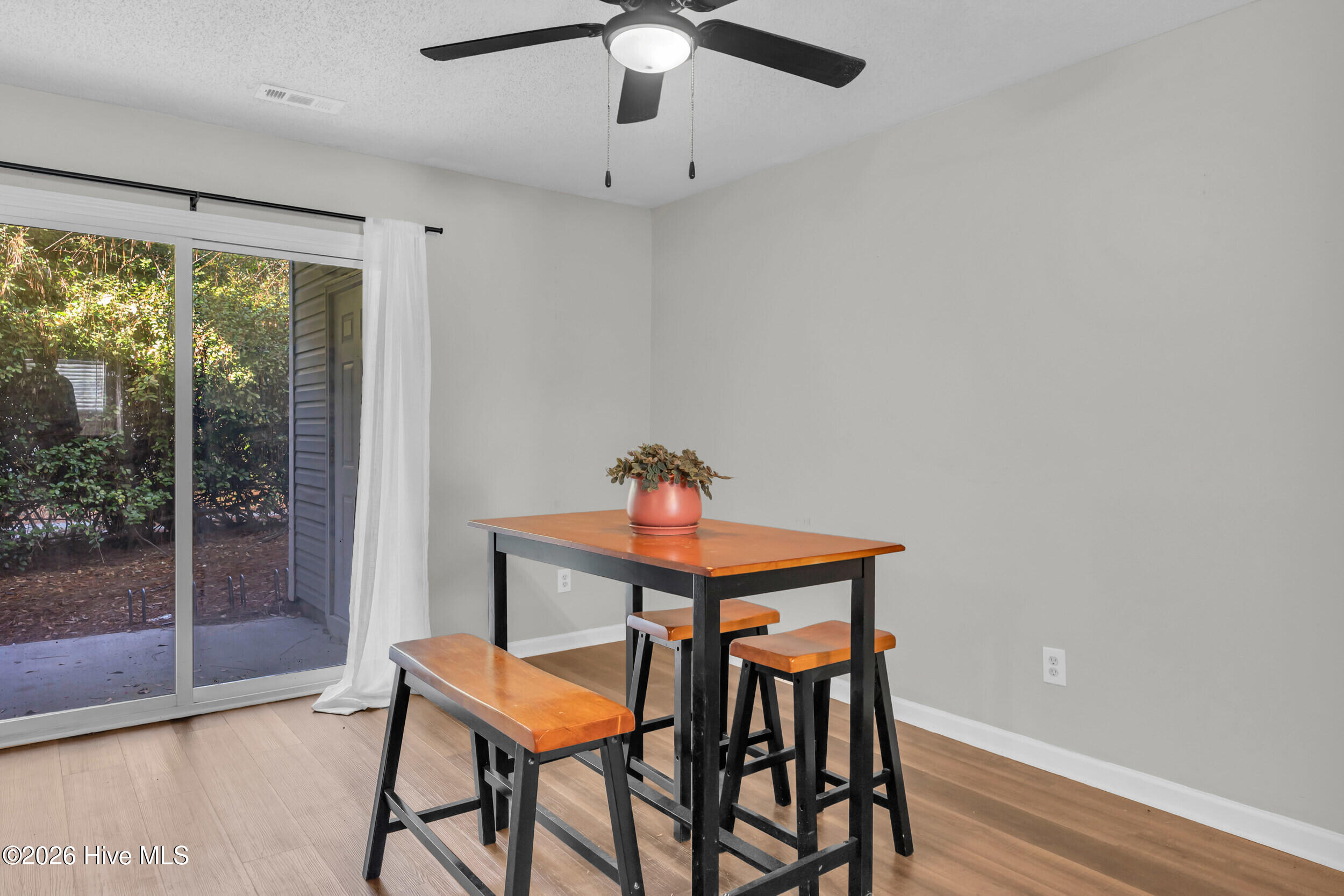 100548412 | Photo 18