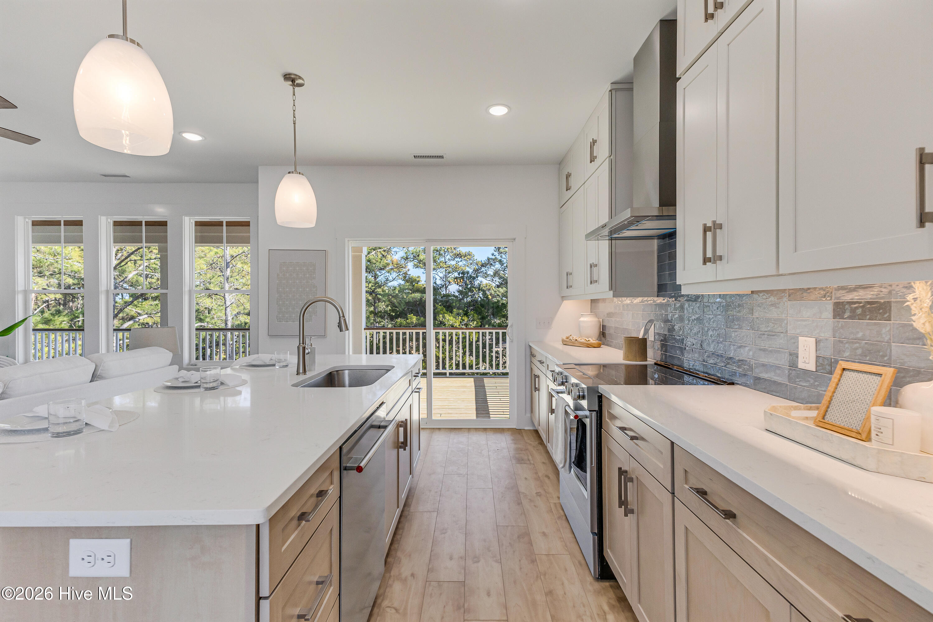 100534543 | Photo 15