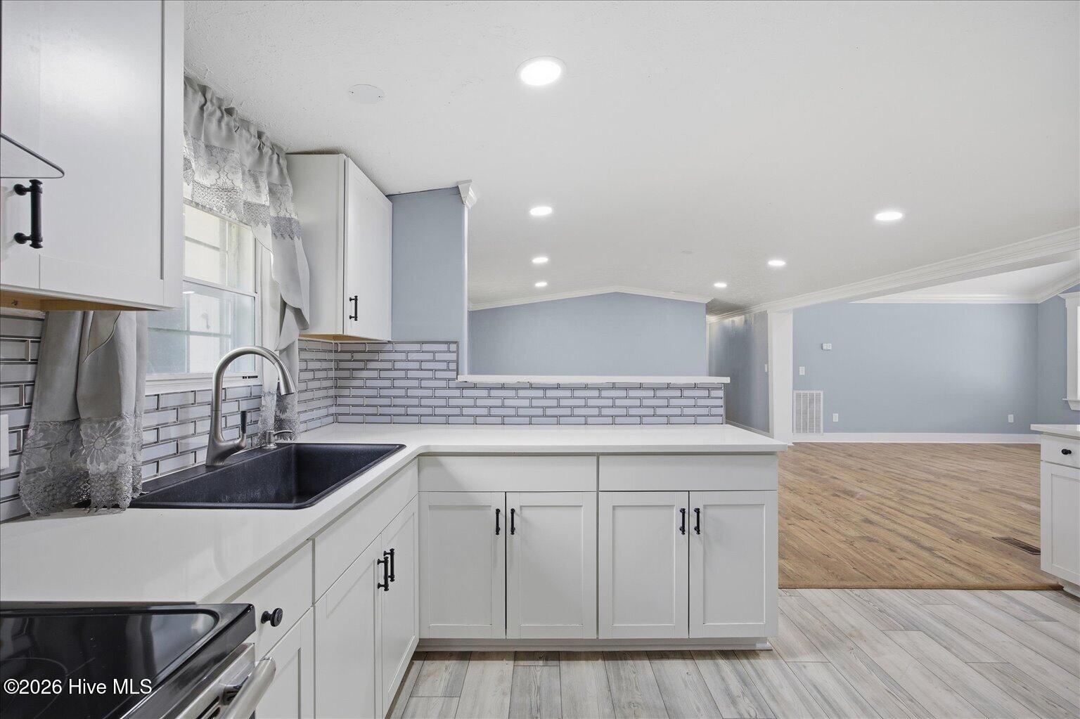 100565054 | Photo 47