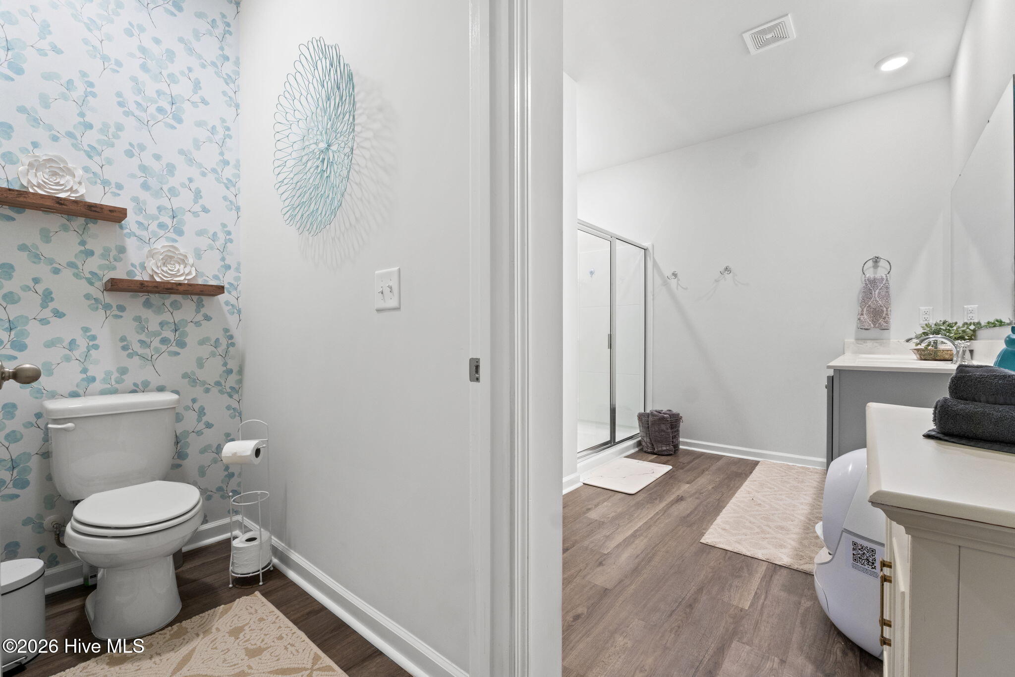 100568064 | Photo 26