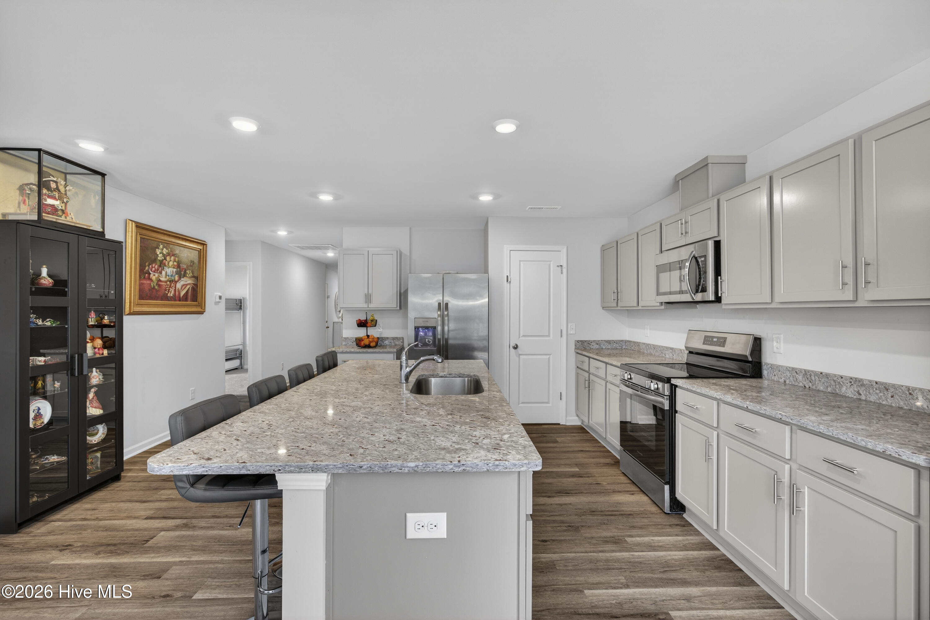 100560520 | Photo 26