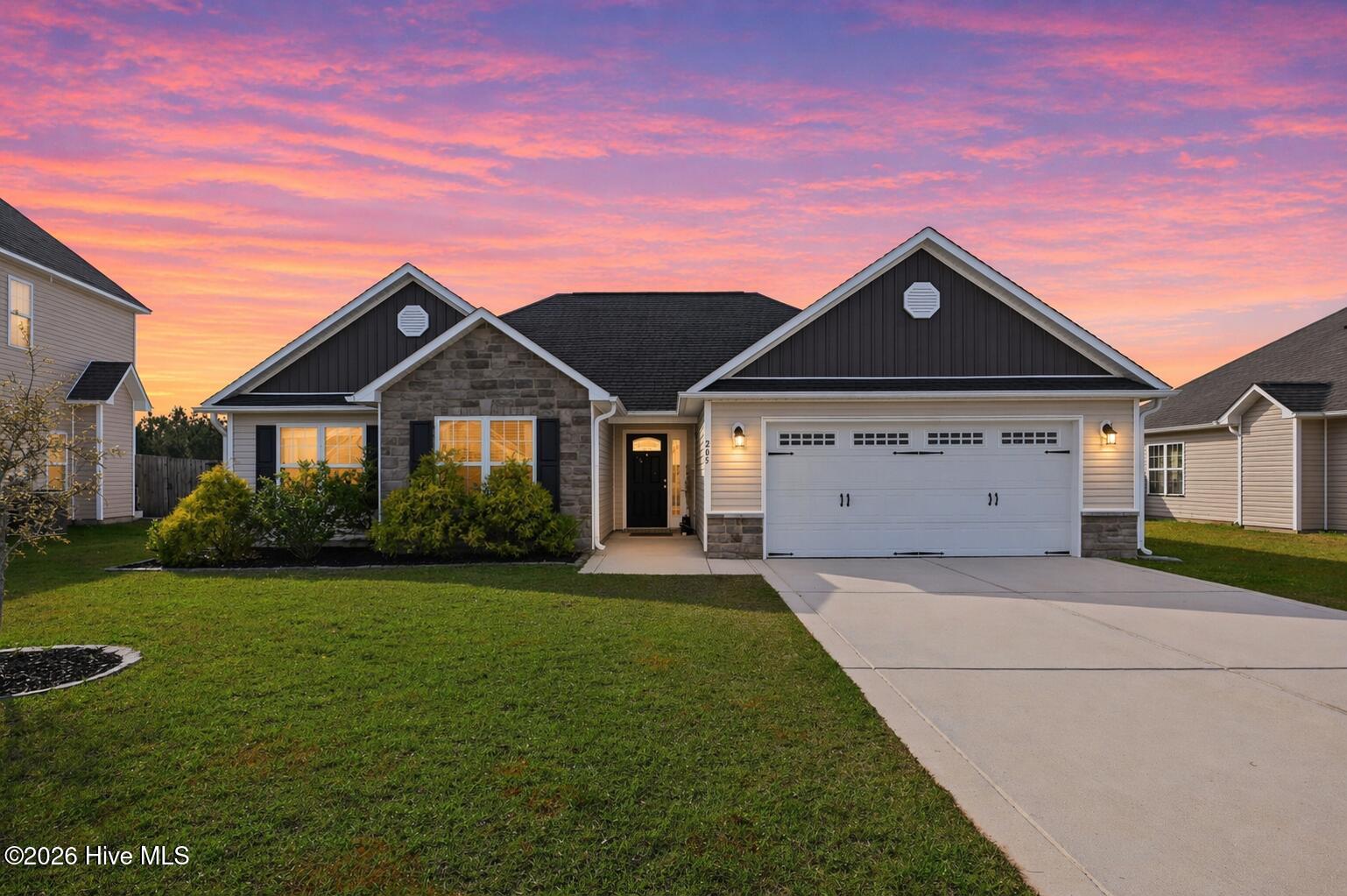 100567654 | Photo 34