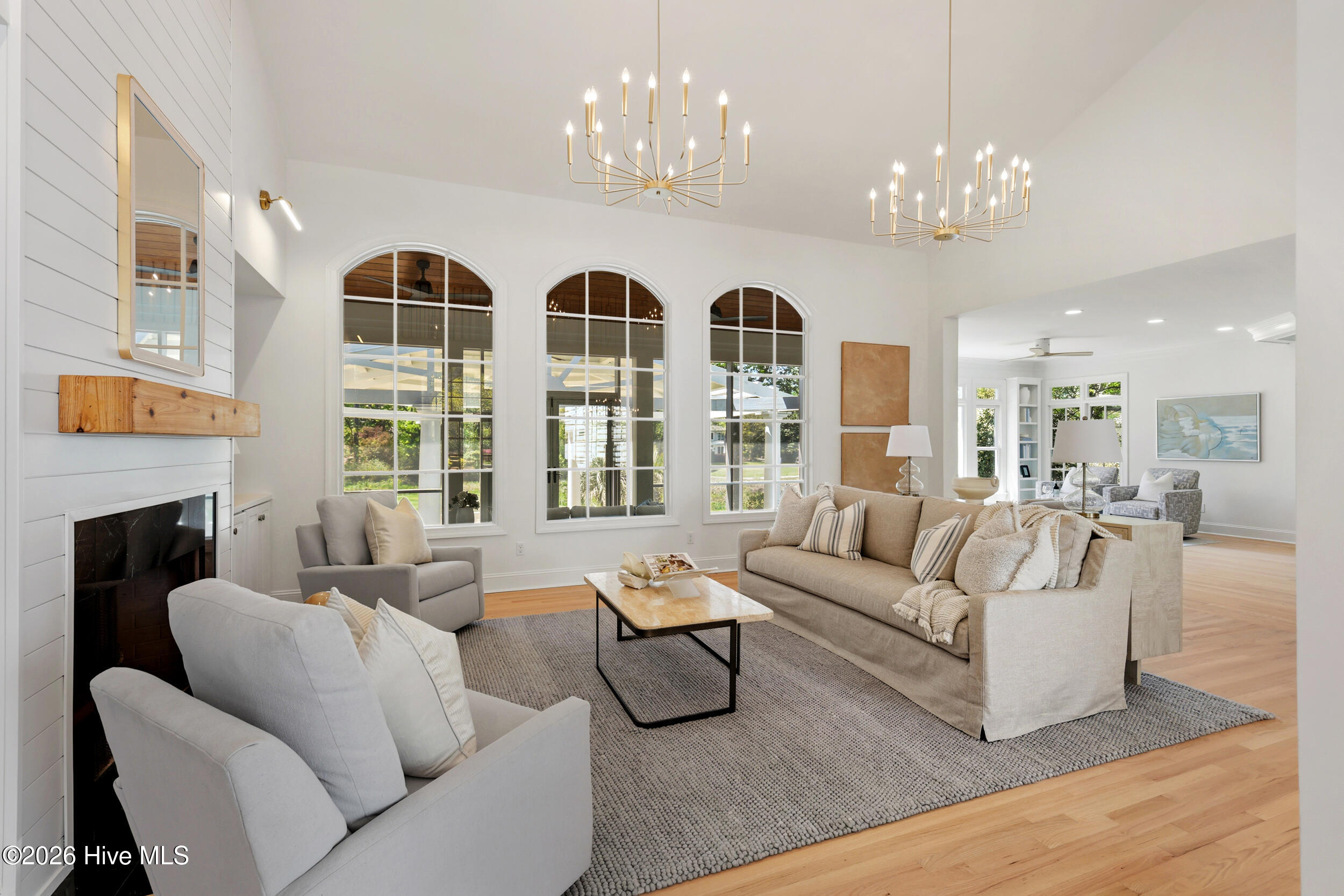 100540721 | Photo 15