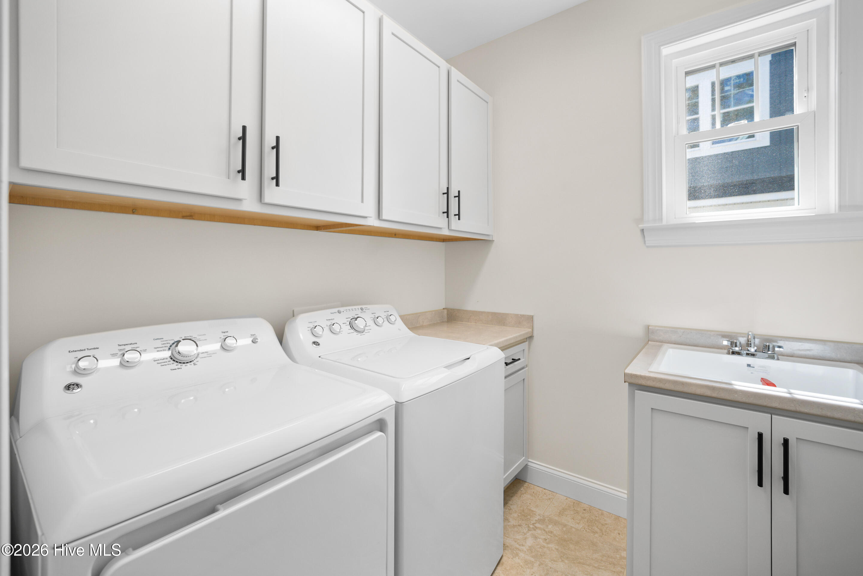 100557548 | Photo 22