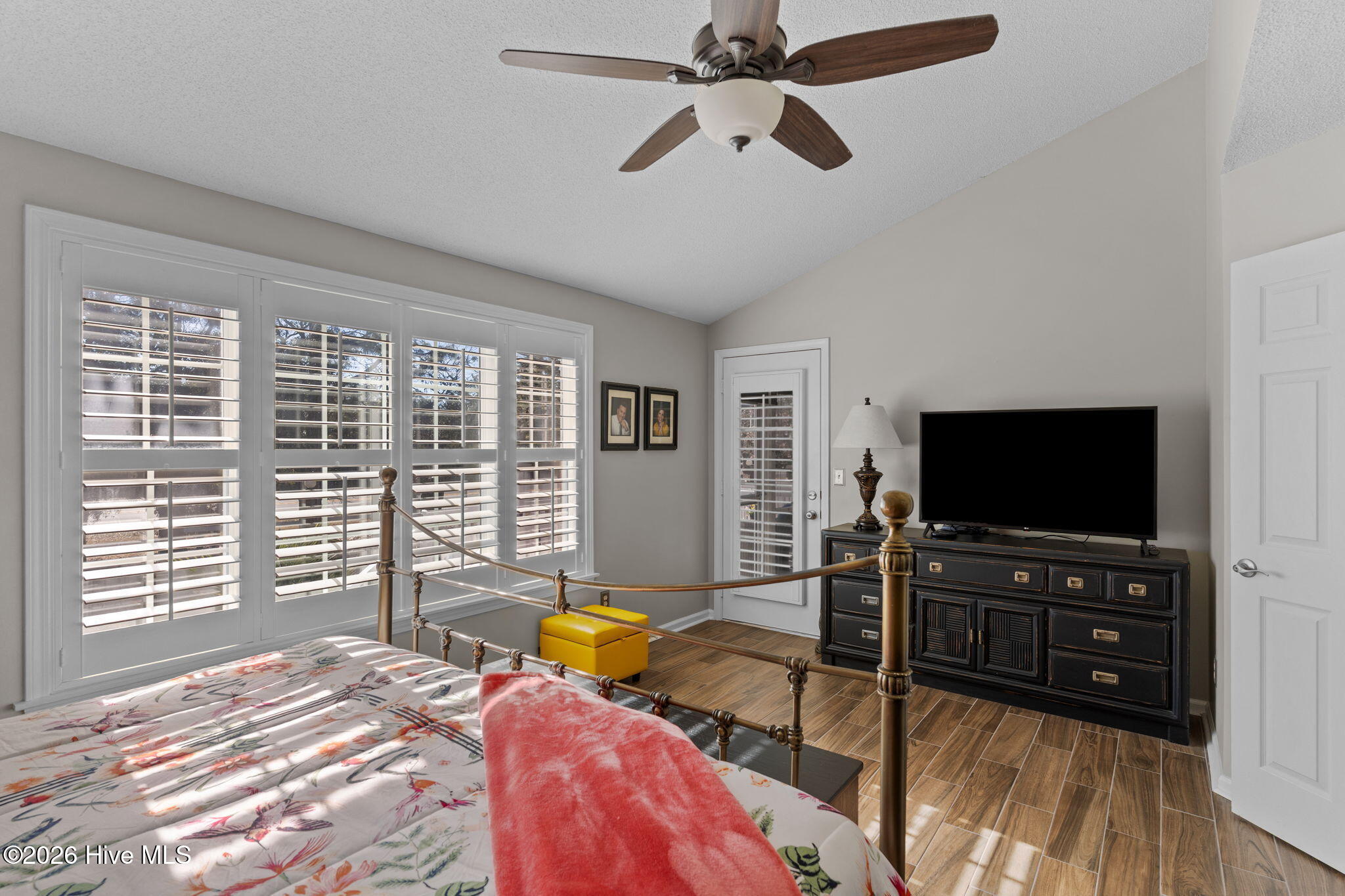 100550707 | Photo 21