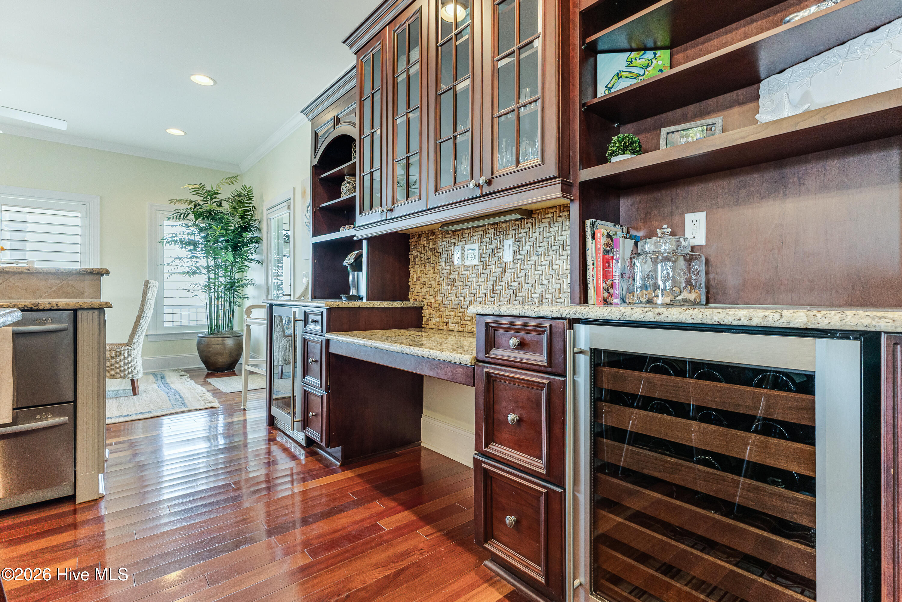 100567897 | Photo 22