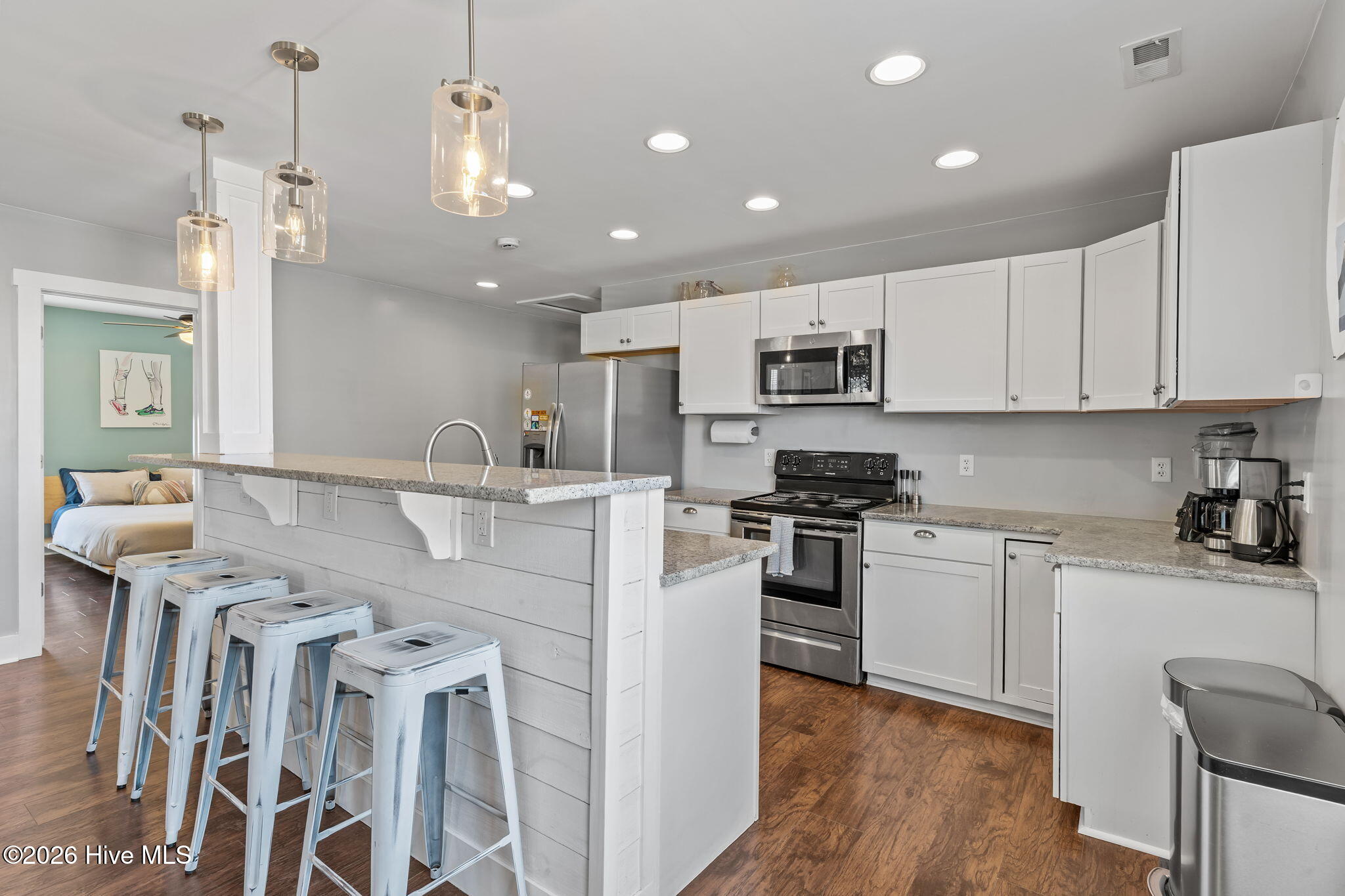 100564930 | Photo 11